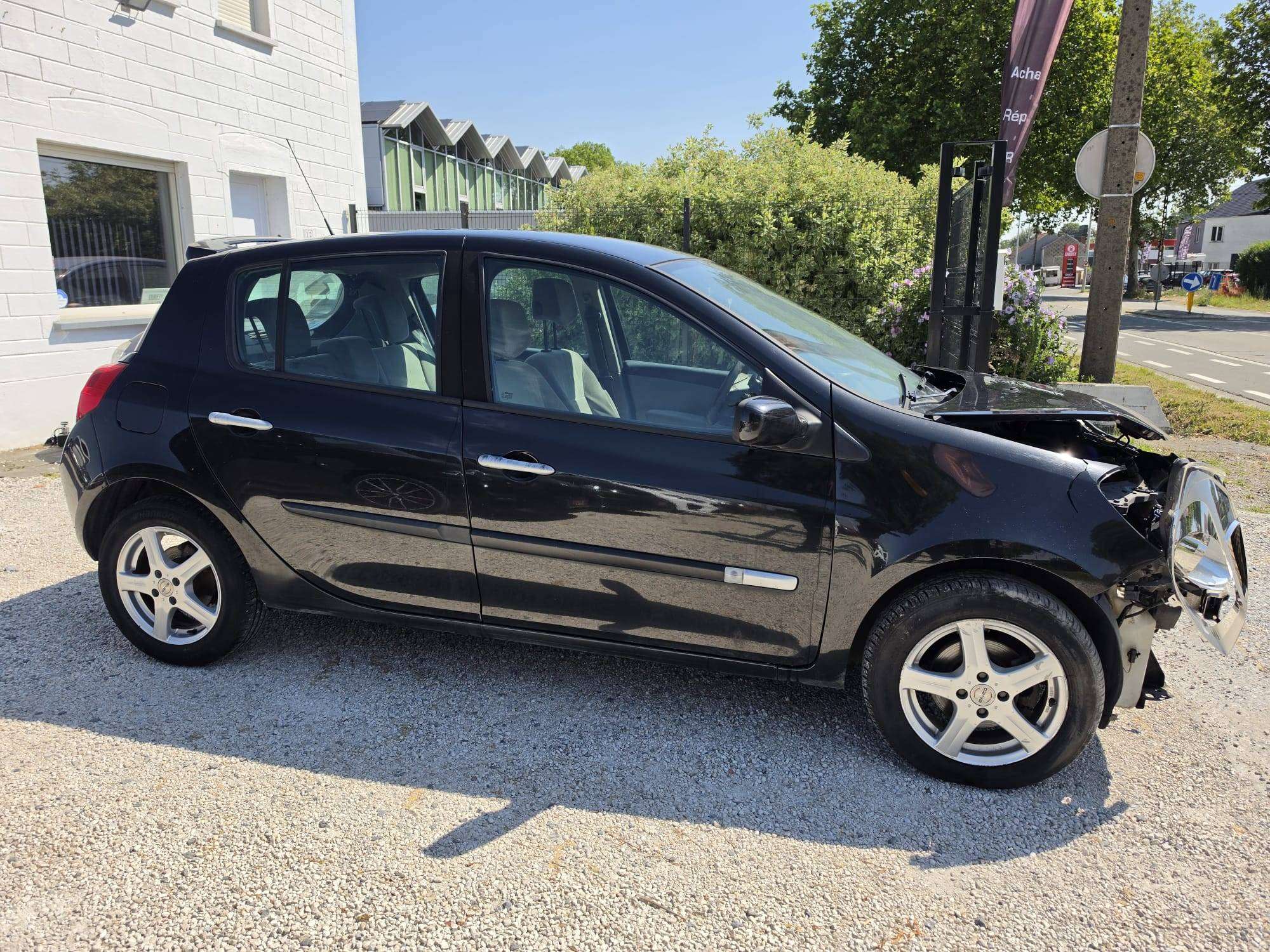 Renault Clio Clio 1.6i 16v Initiale boite automatique airco thumbnail