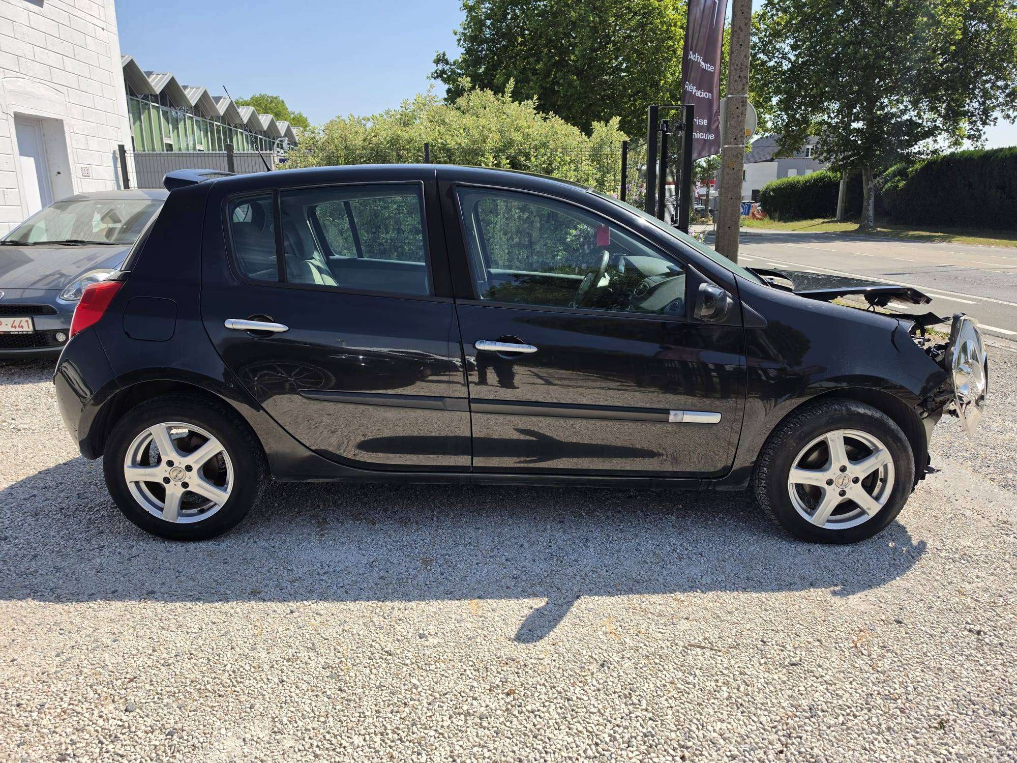 Renault Clio Clio 1.6i 16v Initiale boite automatique airco thumbnail