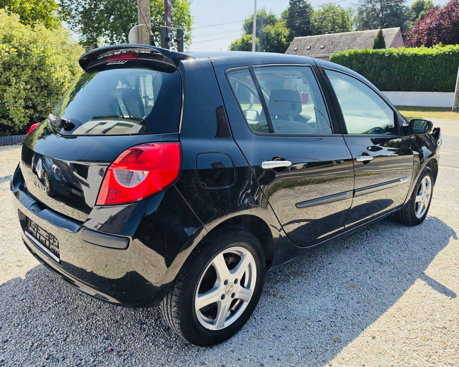 Renault Clio Clio 1.6i 16v Initiale boite automatique airco thumbnail