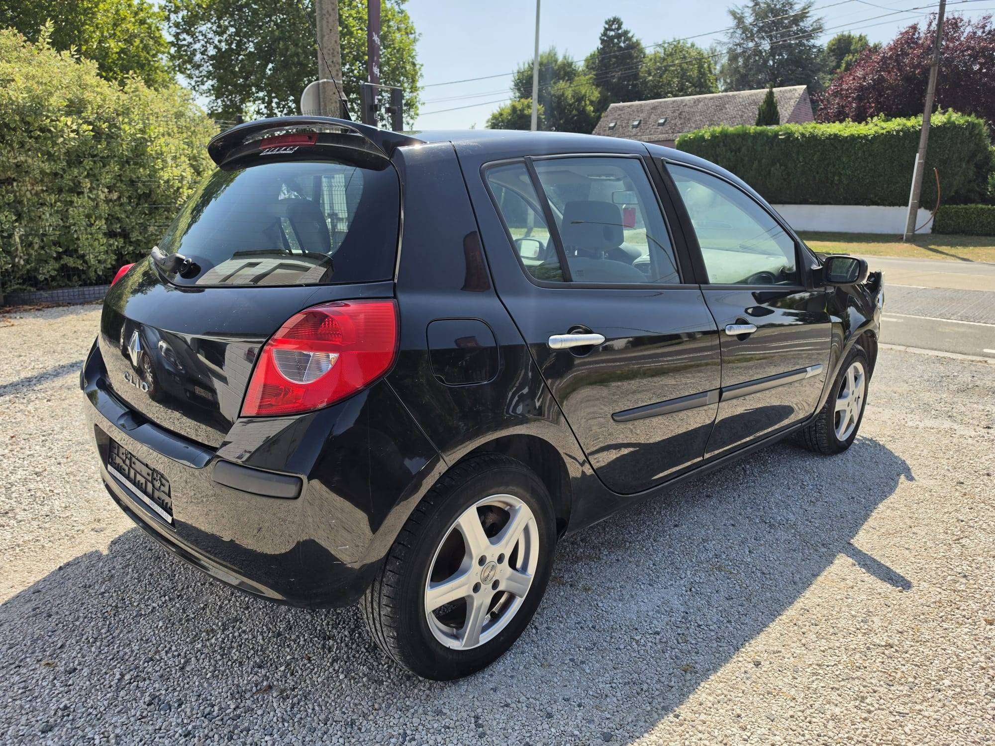 Renault Clio Clio 1.6i 16v Initiale boite automatique airco thumbnail
