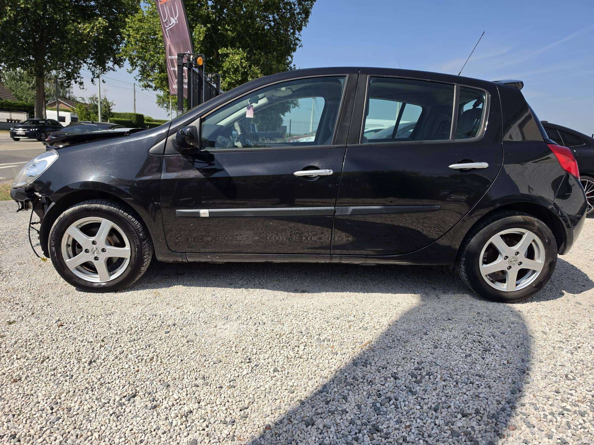 Renault Clio Clio 1.6i 16v Initiale boite automatique airco thumbnail