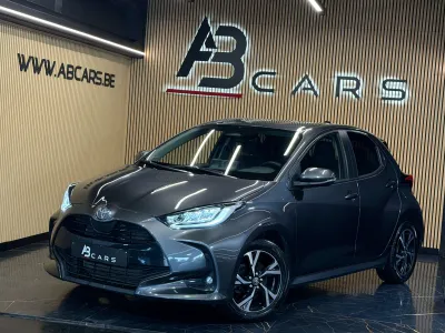Toyota Yaris 1.5I HYBRID // ESSENCE ** GARNATIE 12 MOIS **