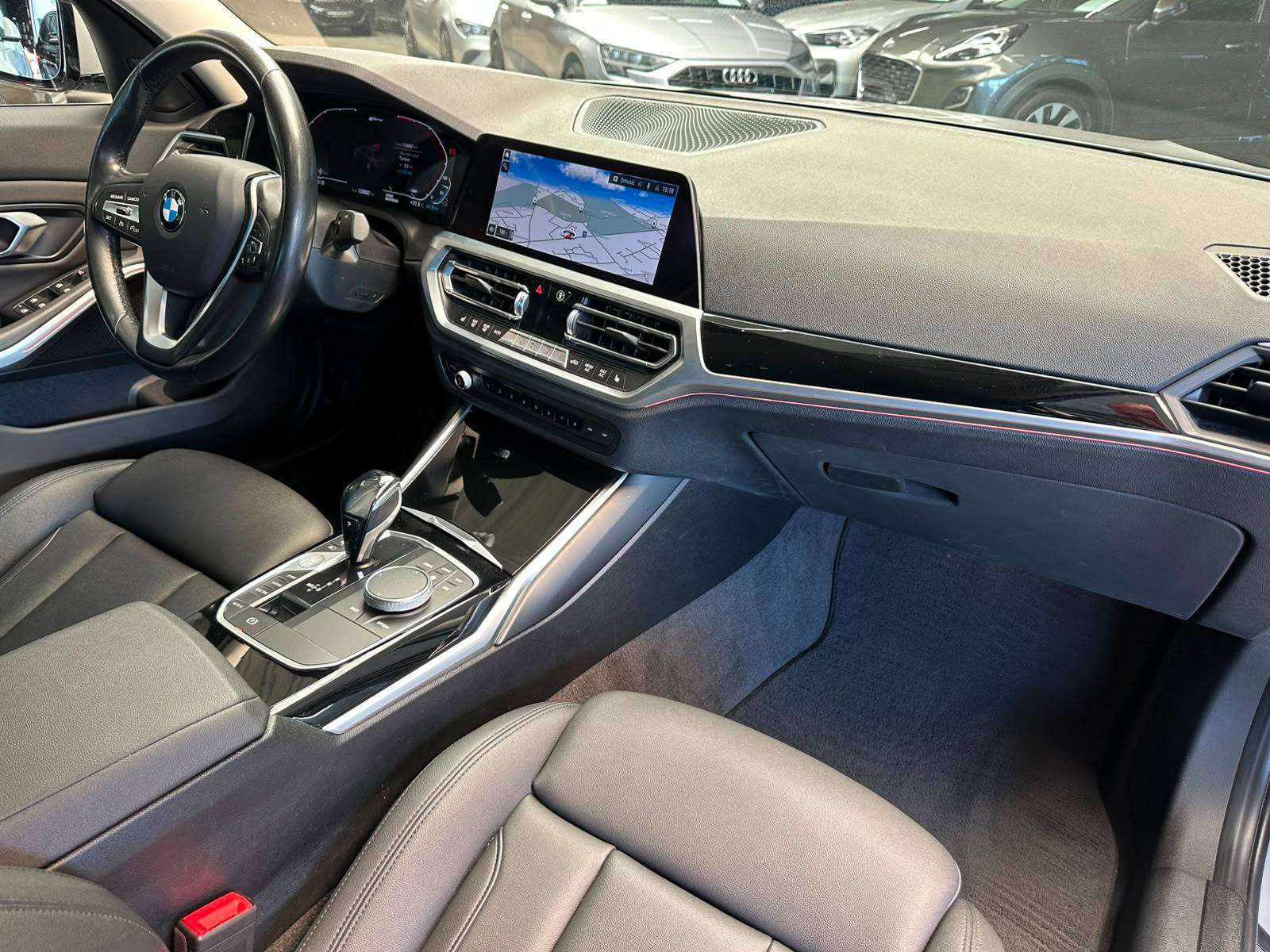 BMW 330 eA  SportLine Alu17"/Leder/Led/Dab/Carplay *1j garantie*