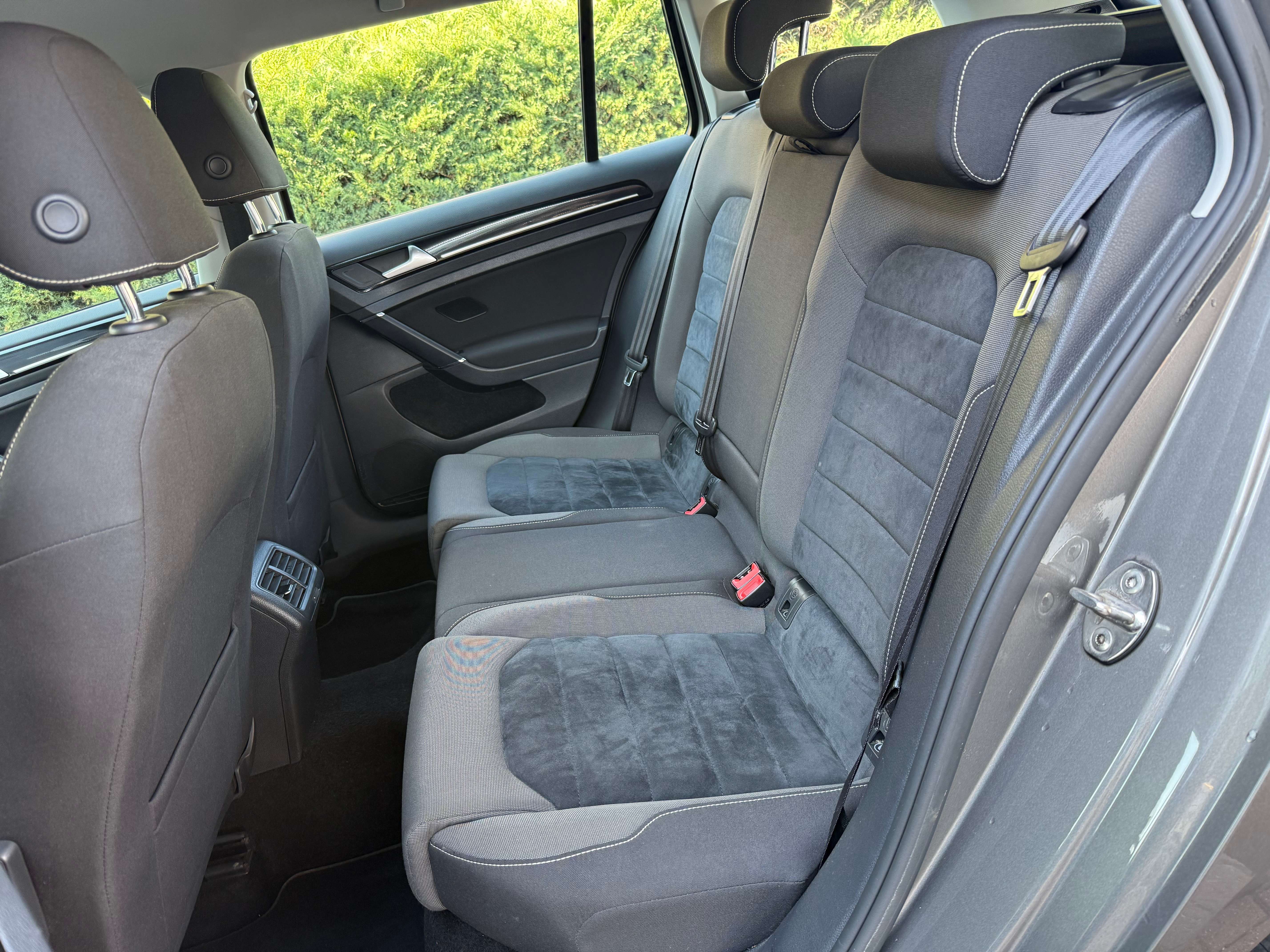 Volkswagen Golf 1.6 TDi Highline * GPS * 1ste OWNER * FULL VW SERVICE