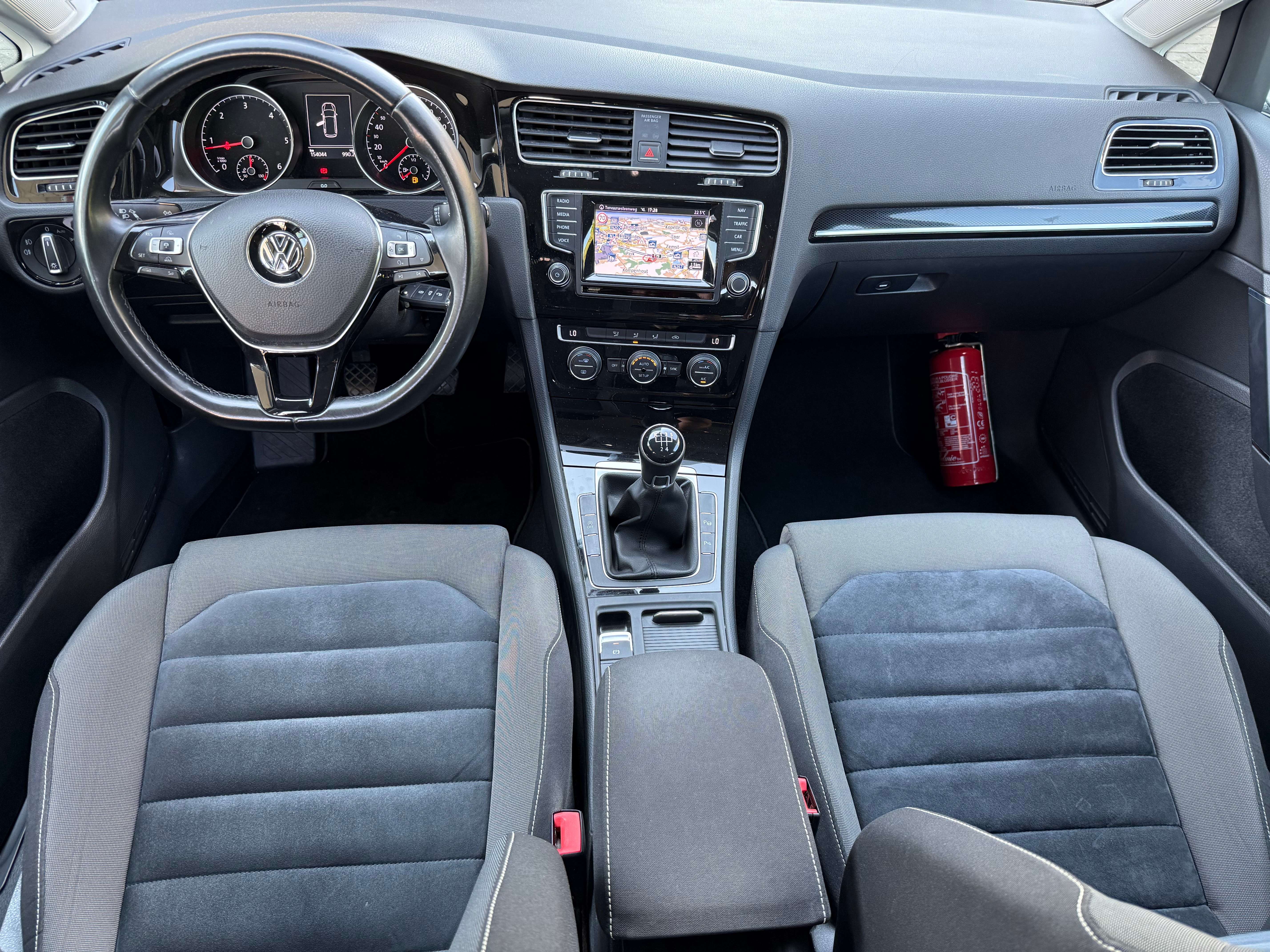 Volkswagen Golf 1.6 TDi Highline * GPS * 1ste OWNER * FULL VW SERVICE
