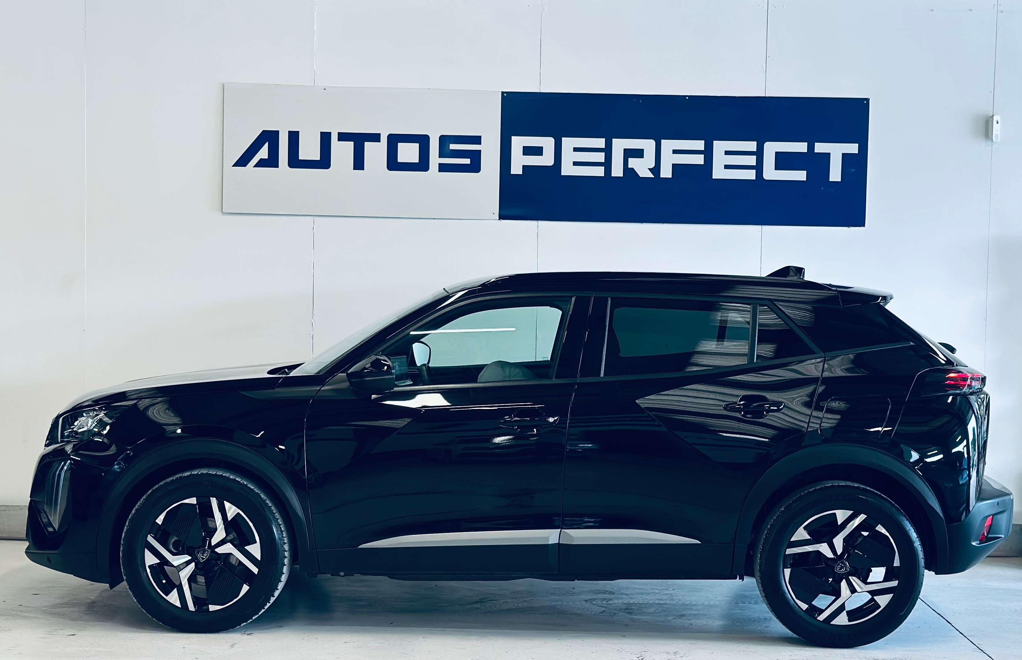 Peugeot 2008 1.2 Turbo *33.023km*BLACK EDIT PDC CAMERA CARPLAY NAVI CLIM CRUISE LIM
