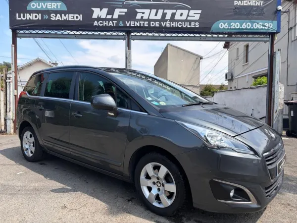 Peugeot 5008 2014 1.6L HDi 115 Style 7 PLACES 1ERE MAI TOIT PANO BLUETOOTH RADARS RÉGULATEUR