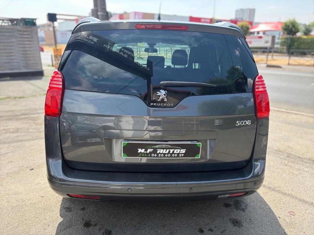 Peugeot 5008 2014 1.6L HDi 115 Style 7 PLACES 1ERE MAI TOIT PANO BLUETOOTH RADARS RÉGULATEUR
