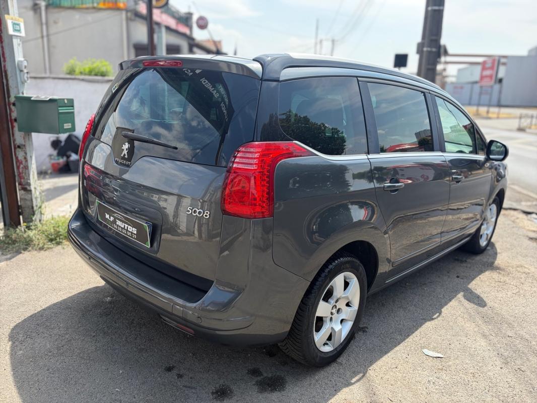 Peugeot 5008 2014 1.6L HDi 115 Style 7 PLACES 1ERE MAI TOIT PANO BLUETOOTH RADARS RÉGULATEUR
