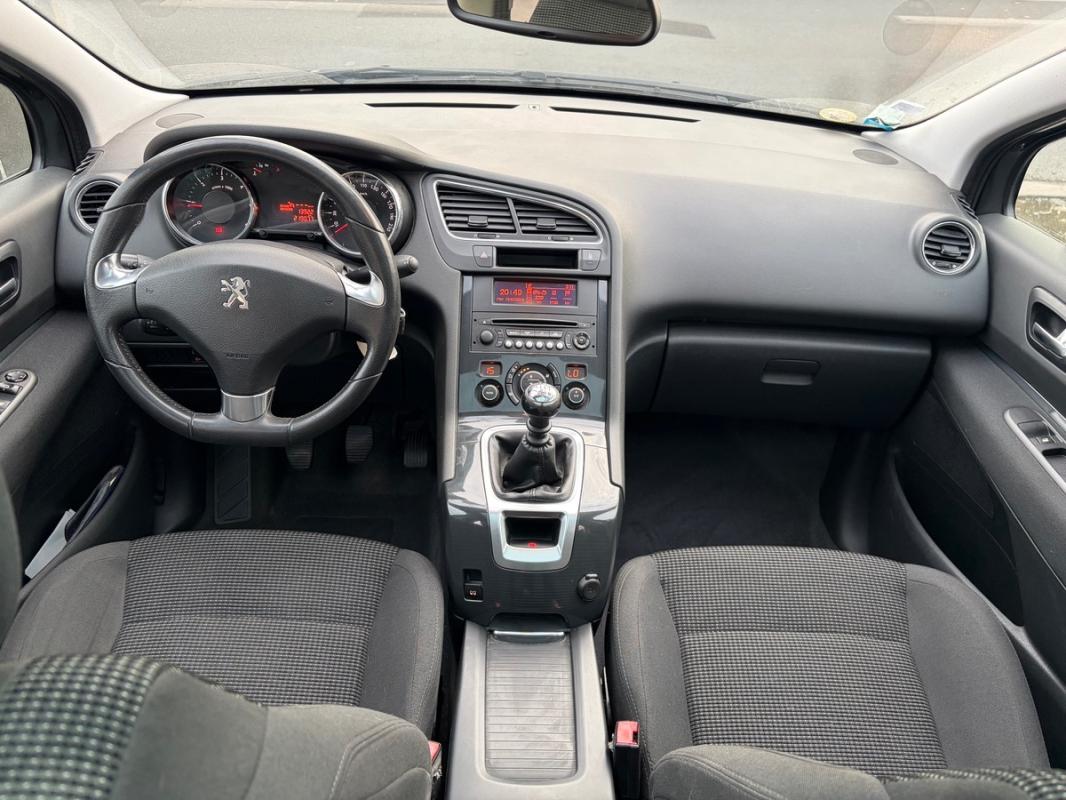 Peugeot 5008 2014 1.6L HDi 115 Style 7 PLACES 1ERE MAI TOIT PANO BLUETOOTH RADARS RÉGULATEUR