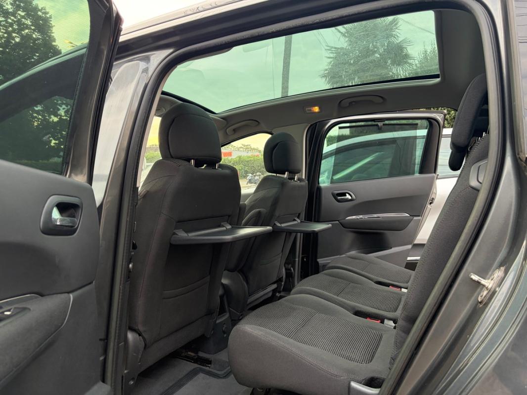 Peugeot 5008 2014 1.6L HDi 115 Style 7 PLACES 1ERE MAI TOIT PANO BLUETOOTH RADARS RÉGULATEUR
