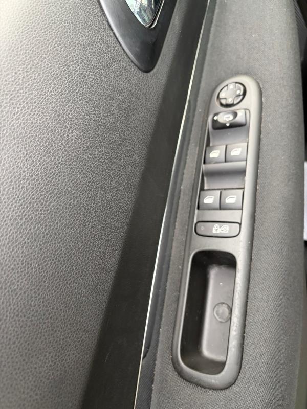 Peugeot 5008 2014 1.6L HDi 115 Style 7 PLACES 1ERE MAI TOIT PANO BLUETOOTH RADARS RÉGULATEUR