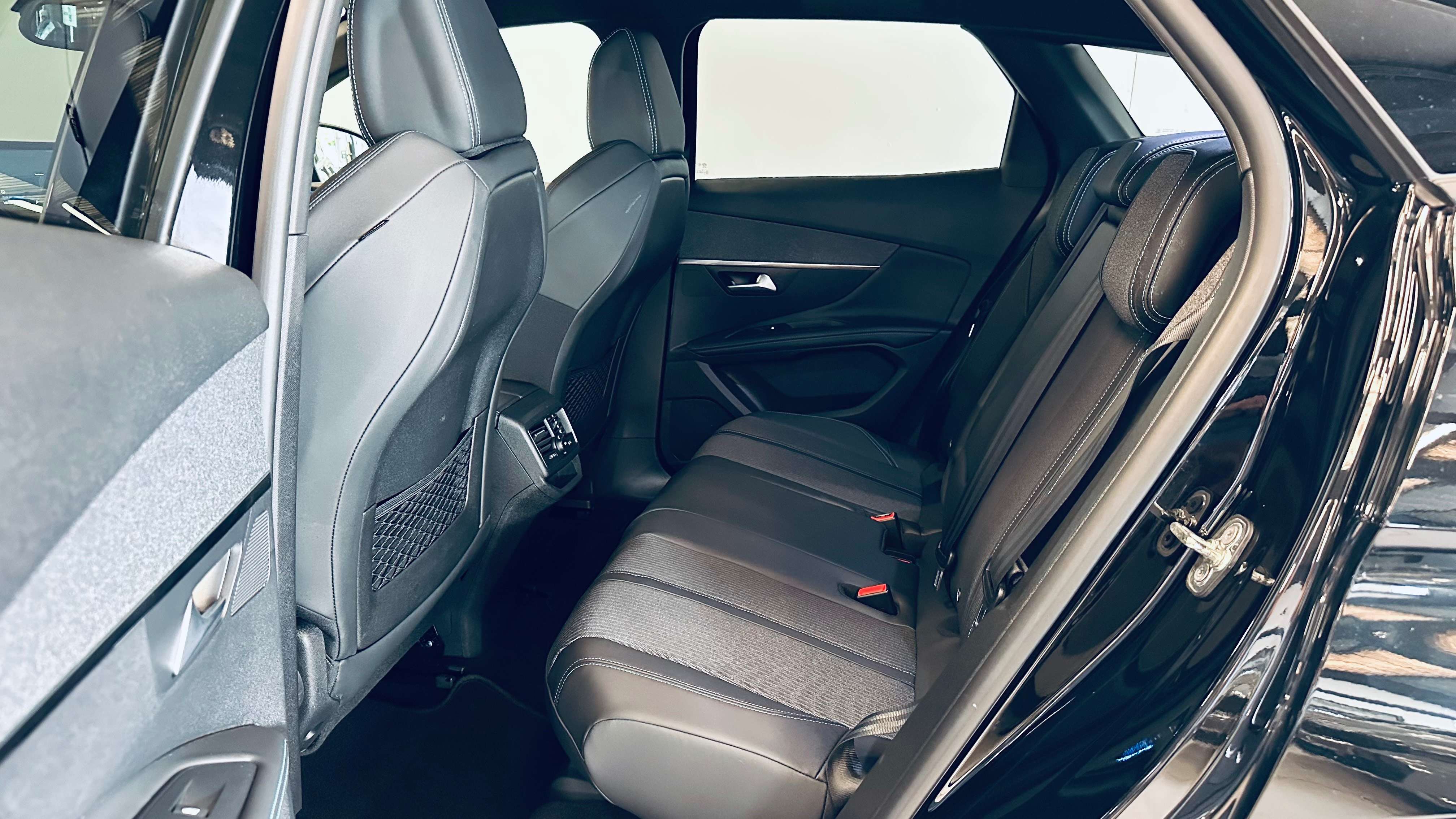 Peugeot 3008 1.5 BlueHDi BOITE AUTO PALETTE NAVI CARPLAY CAMERA PDC