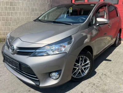 Toyota Verso 1.8i Dynamic 5pl. + GARANTIE + CAMÉRA + NAVI + CLIM + PANO