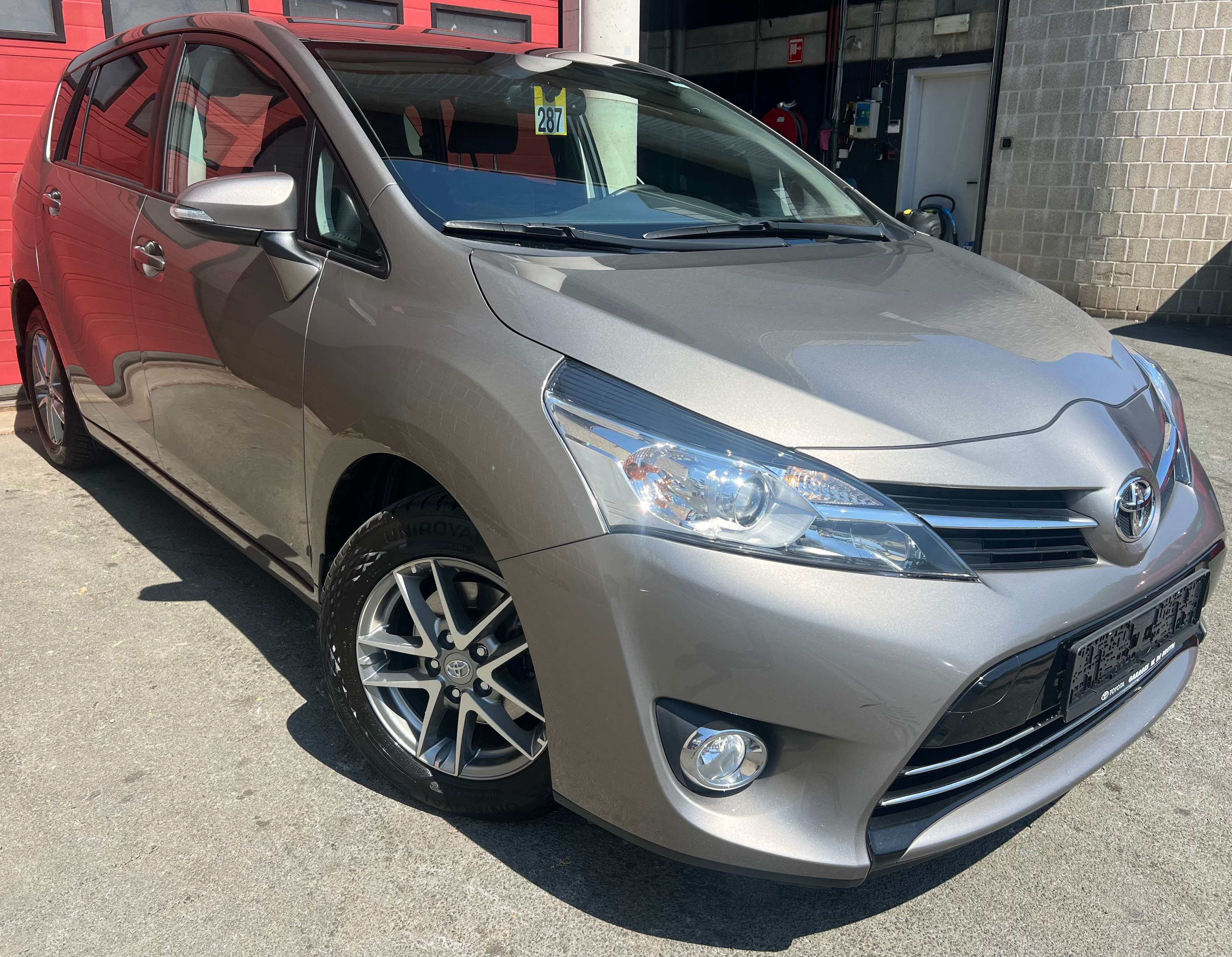 Toyota Verso 1.8i Dynamic 5pl. + GARANTIE + CAMÉRA + NAVI + CLIM + PANO