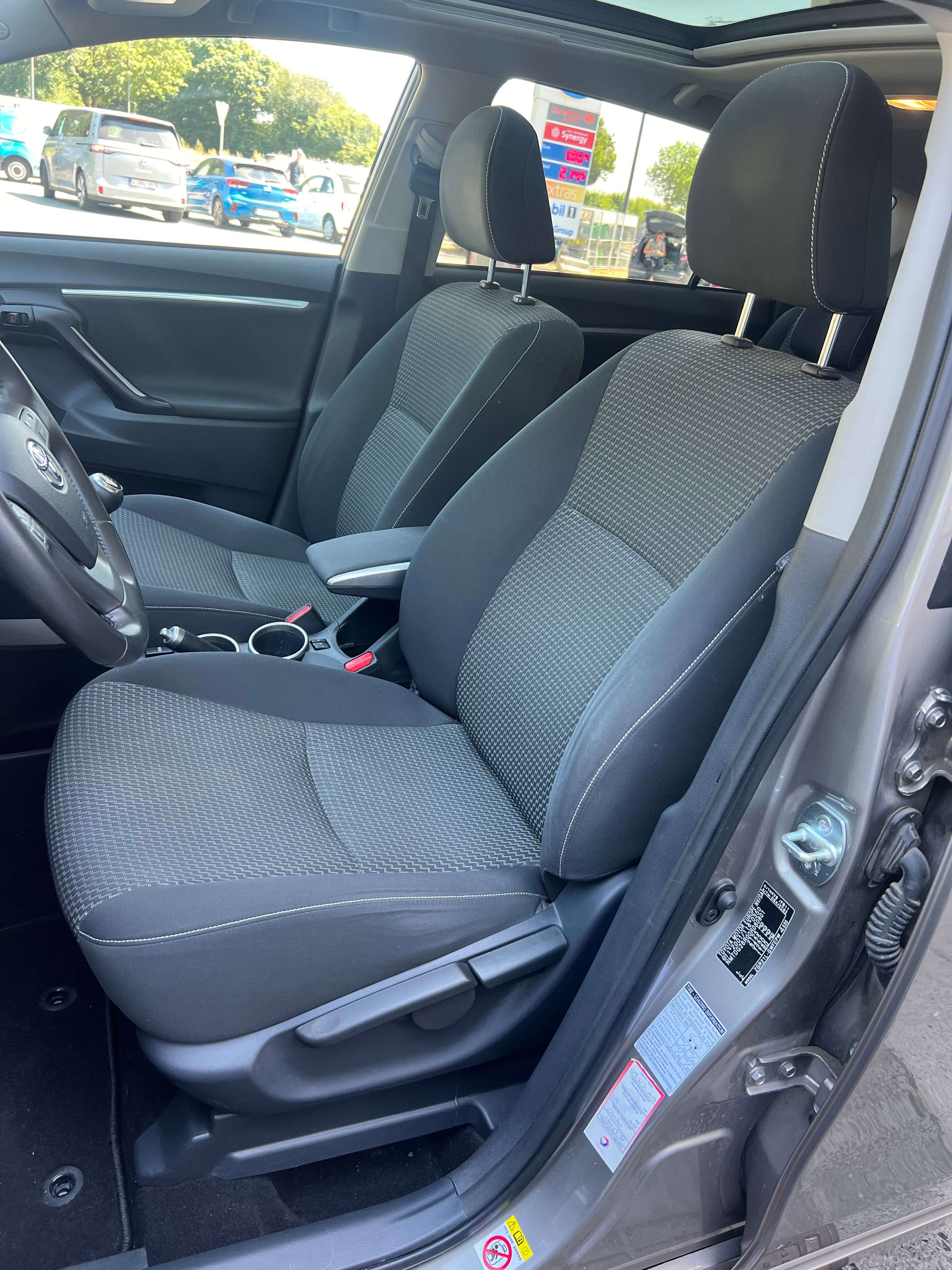 Toyota Verso 1.8i Dynamic 5pl. + GARANTIE + CAMÉRA + NAVI + CLIM + PANO