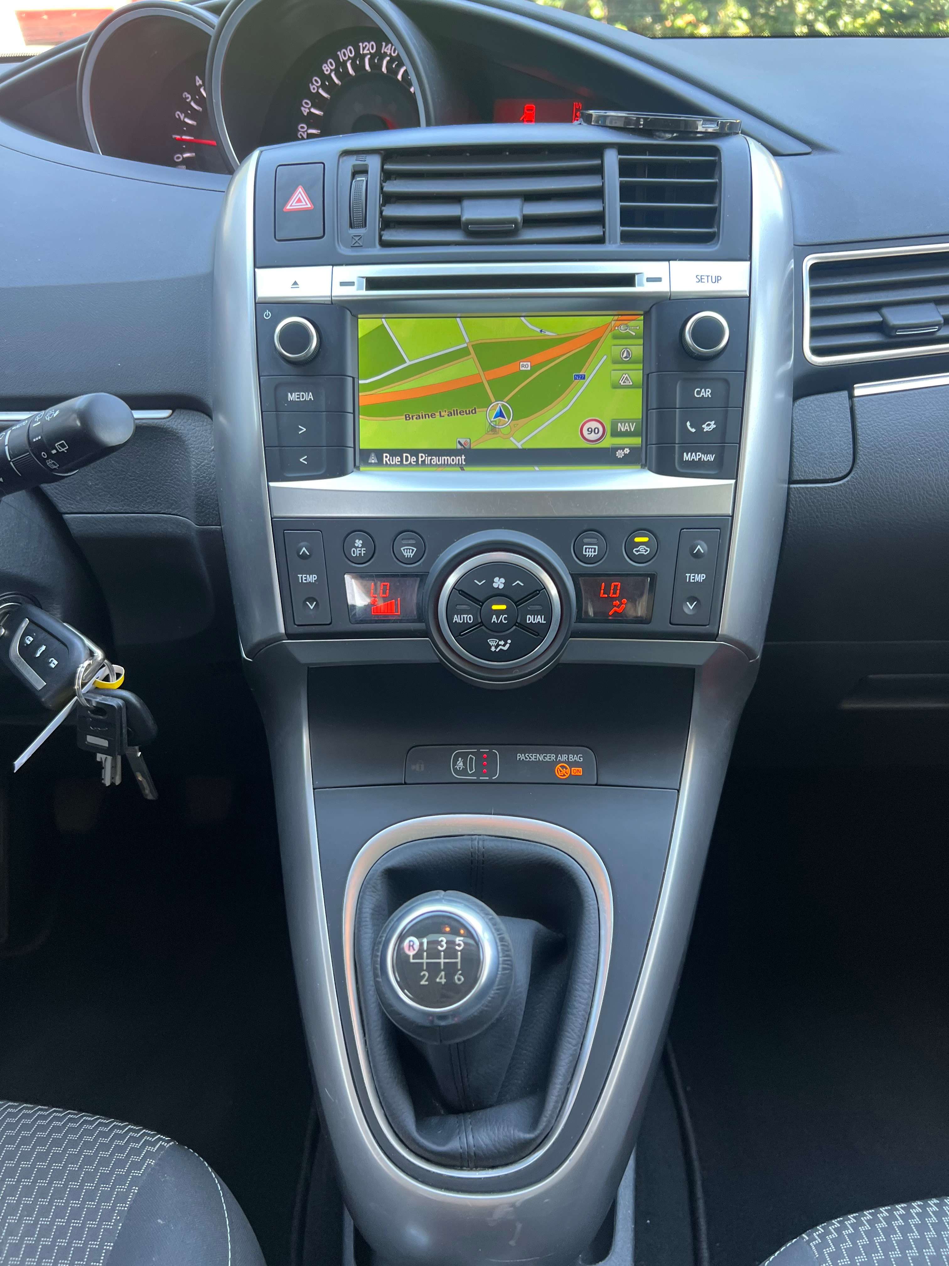 Toyota Verso 1.8i Dynamic 5pl. + GARANTIE + CAMÉRA + NAVI + CLIM + PANO