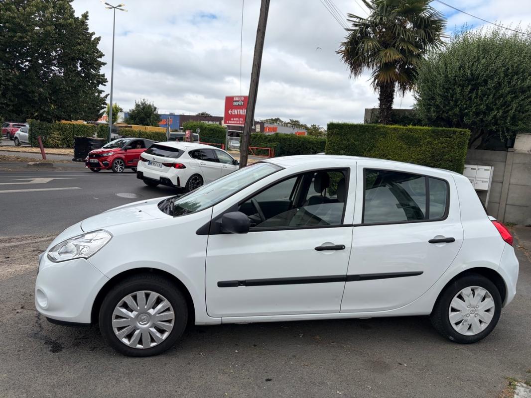 Renault Clio III 1.5L DCI 2011 KIT DISTRIBUTION BLUETOOTH USB AUX FAITE PAYEMENT EN 3 FOIS