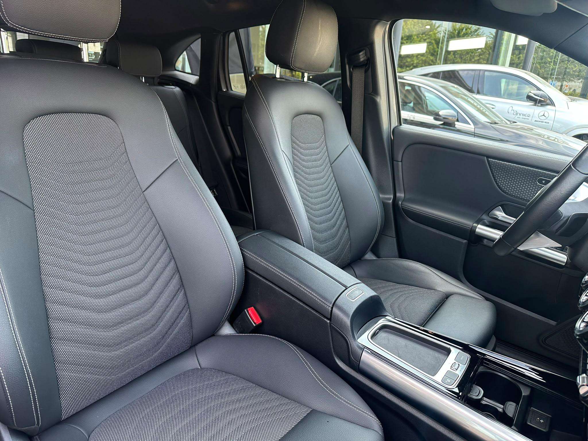 Mercedes-Benz GLA 180 GLA Business Line