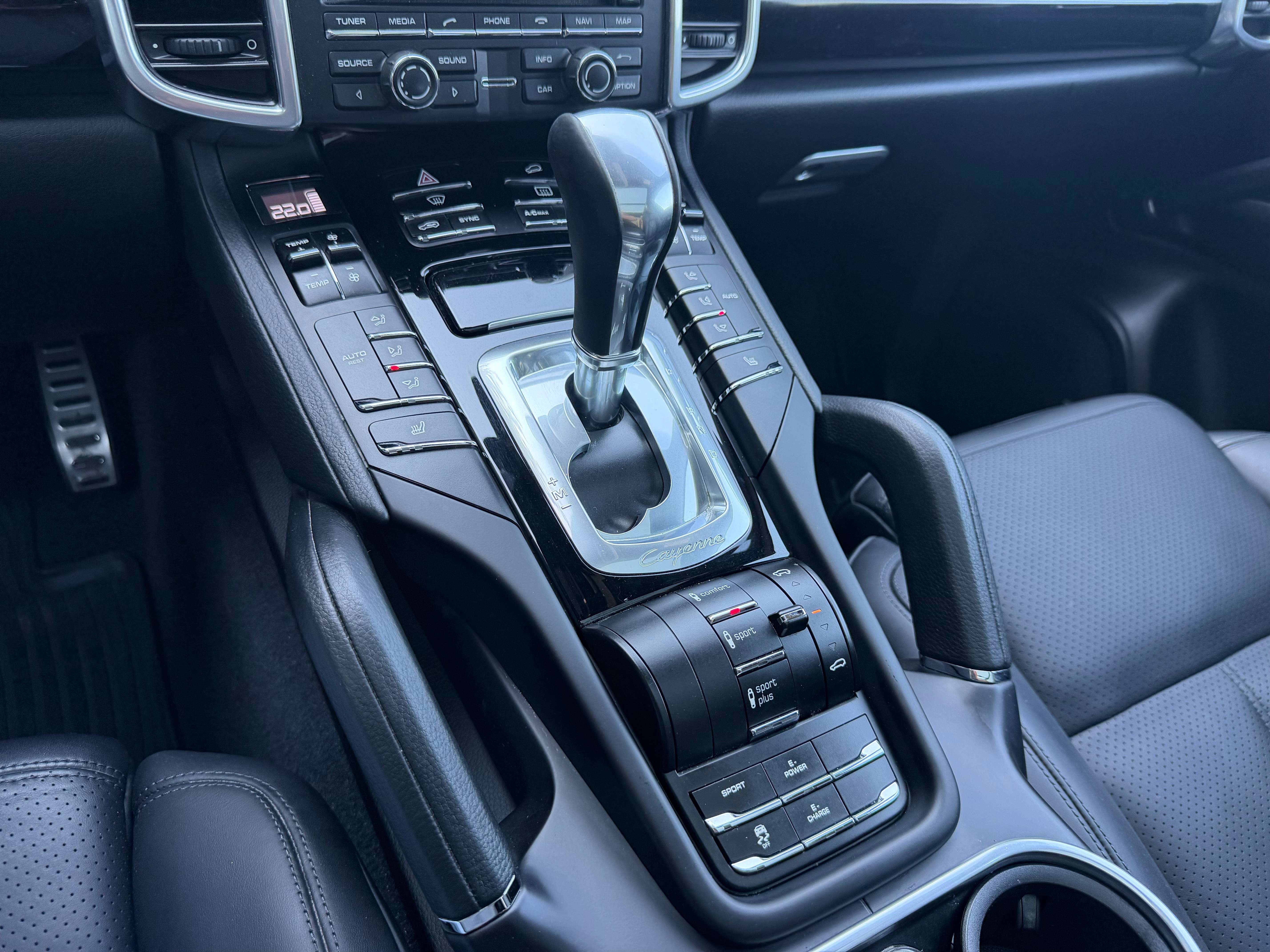 Porsche Cayenne Cayenne 3.0i V6 plug-In-Hybrid Tiptronic S NETTO: €23.132