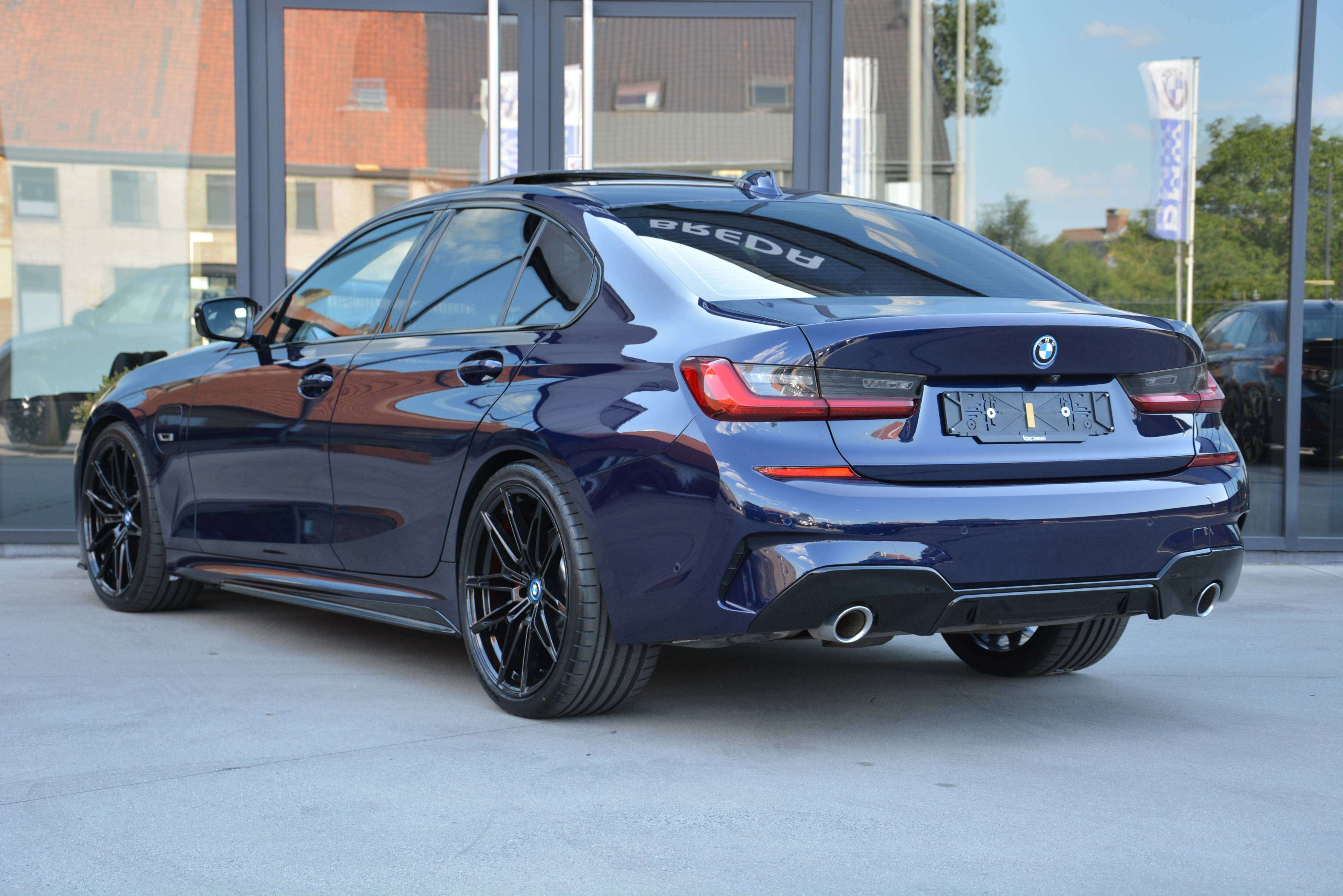 BMW 330 e M-Performance/Pano/ACC/HUD