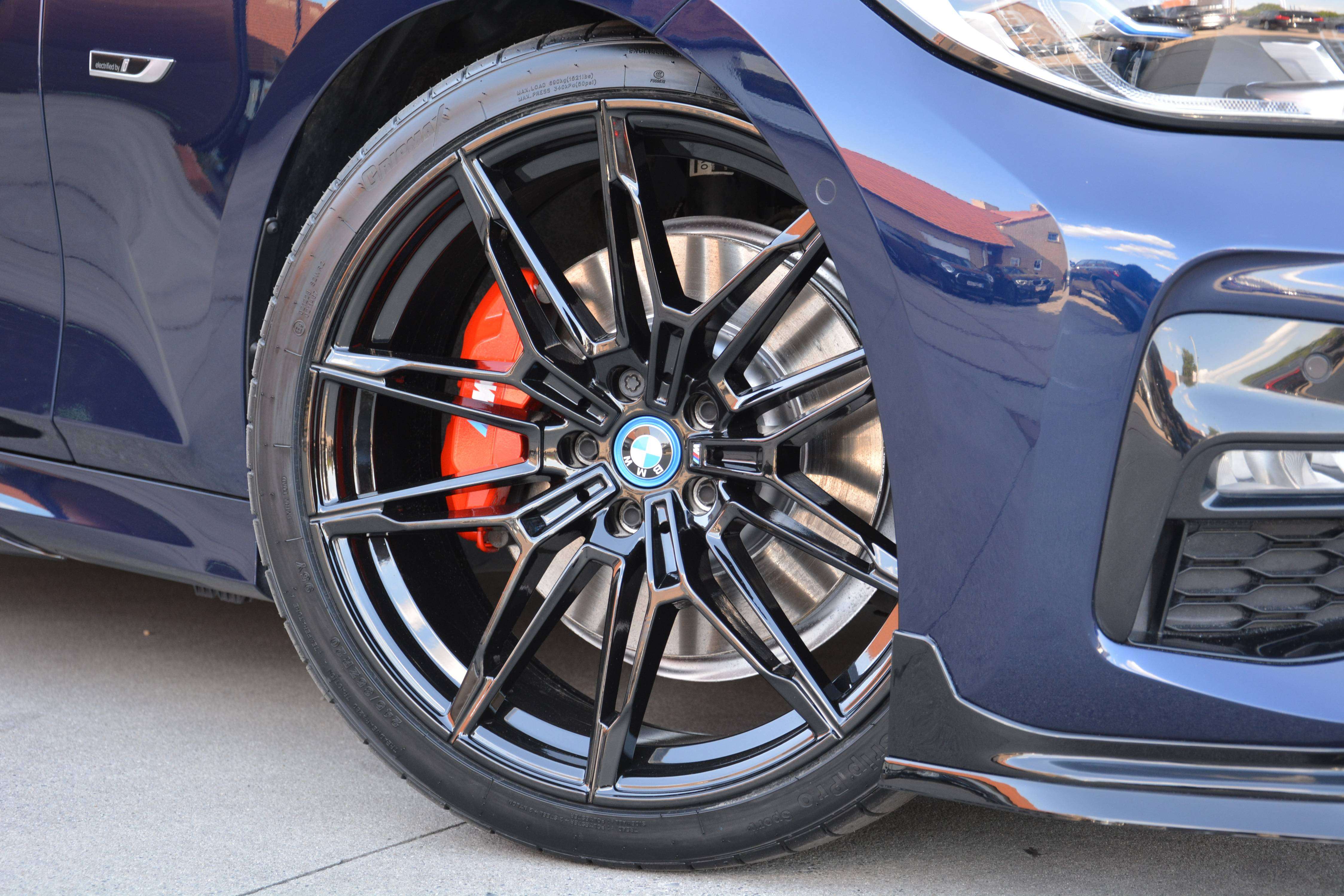 BMW 330 e M-Performance/Pano/ACC/HUD