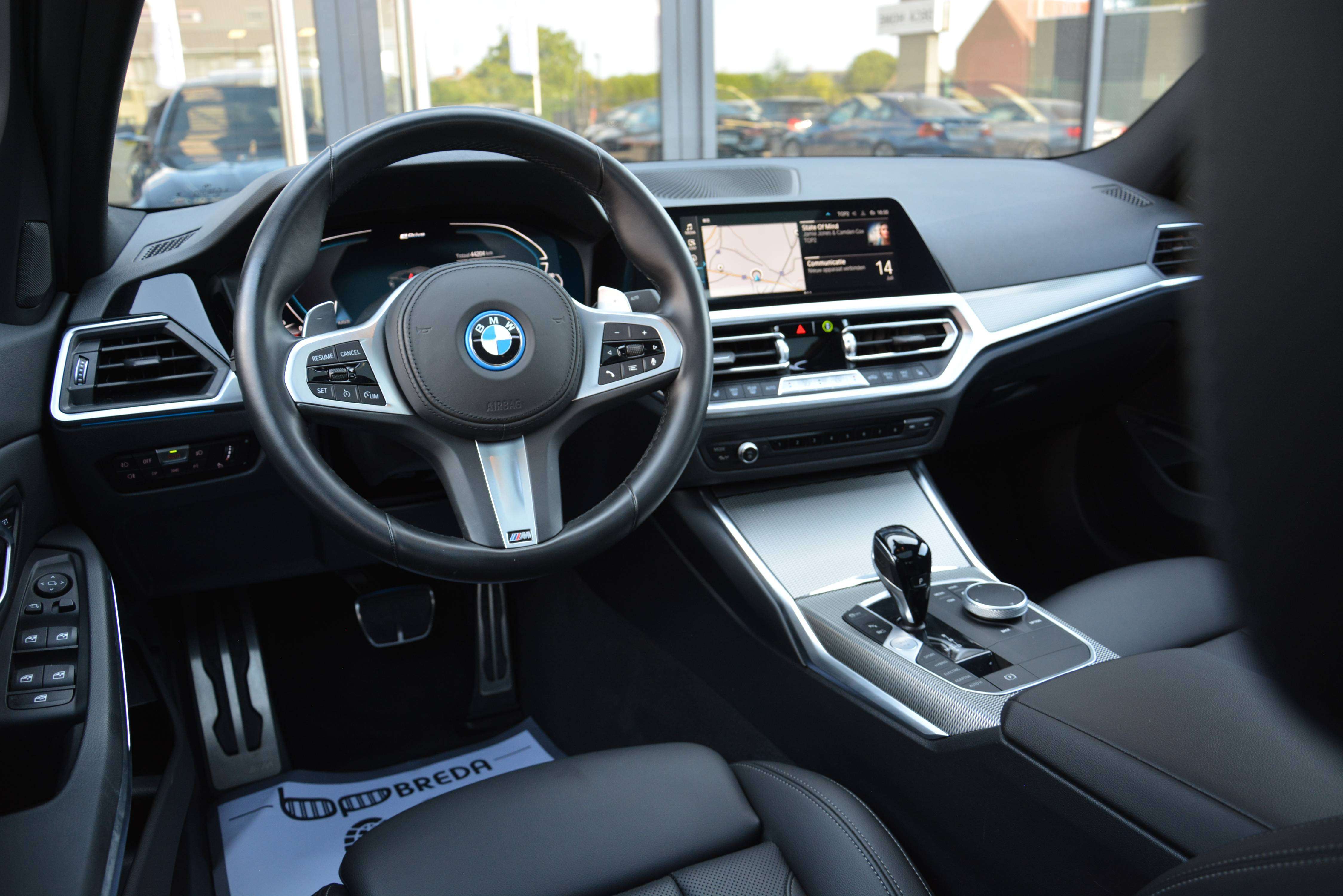 BMW 330 e M-Performance/Pano/ACC/HUD