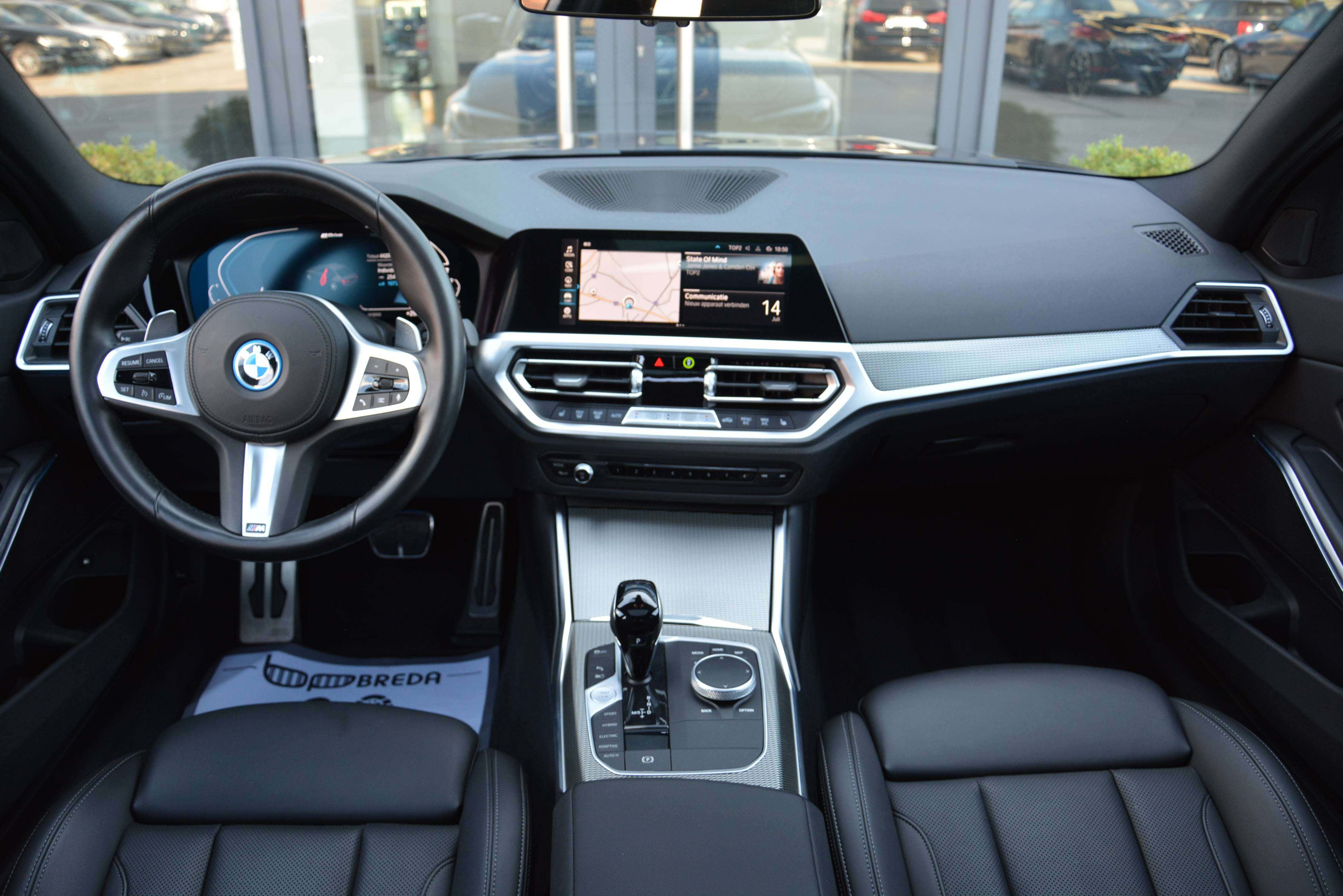 BMW 330 e M-Performance/Pano/ACC/HUD