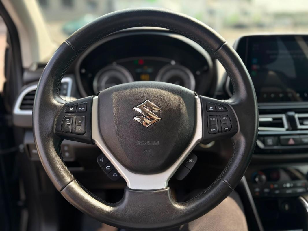 Suzuki S-Cross Comfort STYLE * SEMI CUIR TOIT OUVRANT FULL HYBRID GARANTIE 12MOIS