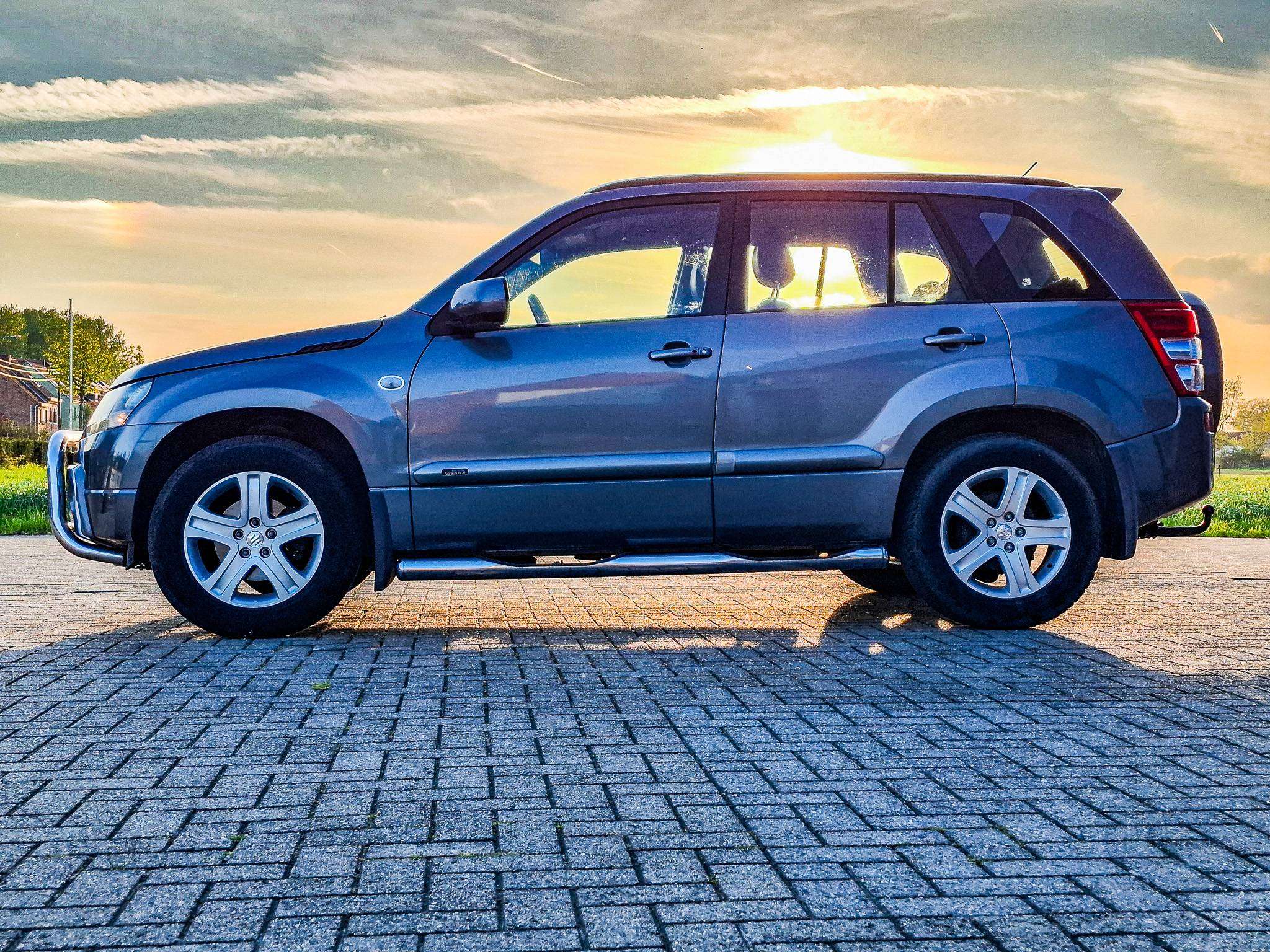 Suzuki Grand Vitara 2.0i JLX-E Benzine 4x4 Airco Trekhaak