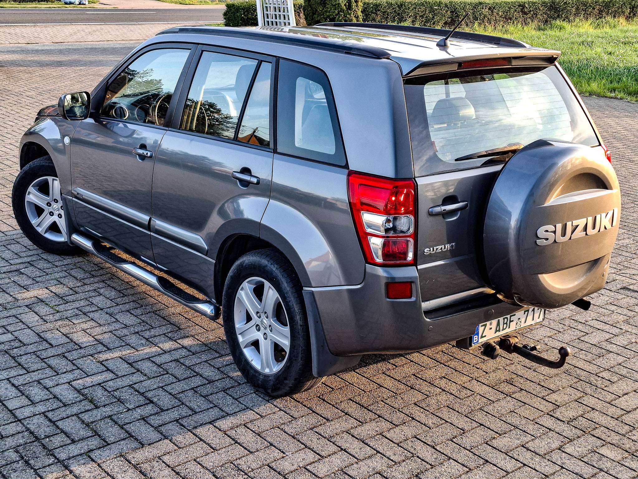 Suzuki Grand Vitara 2.0i JLX-E Benzine 4x4 Airco Trekhaak