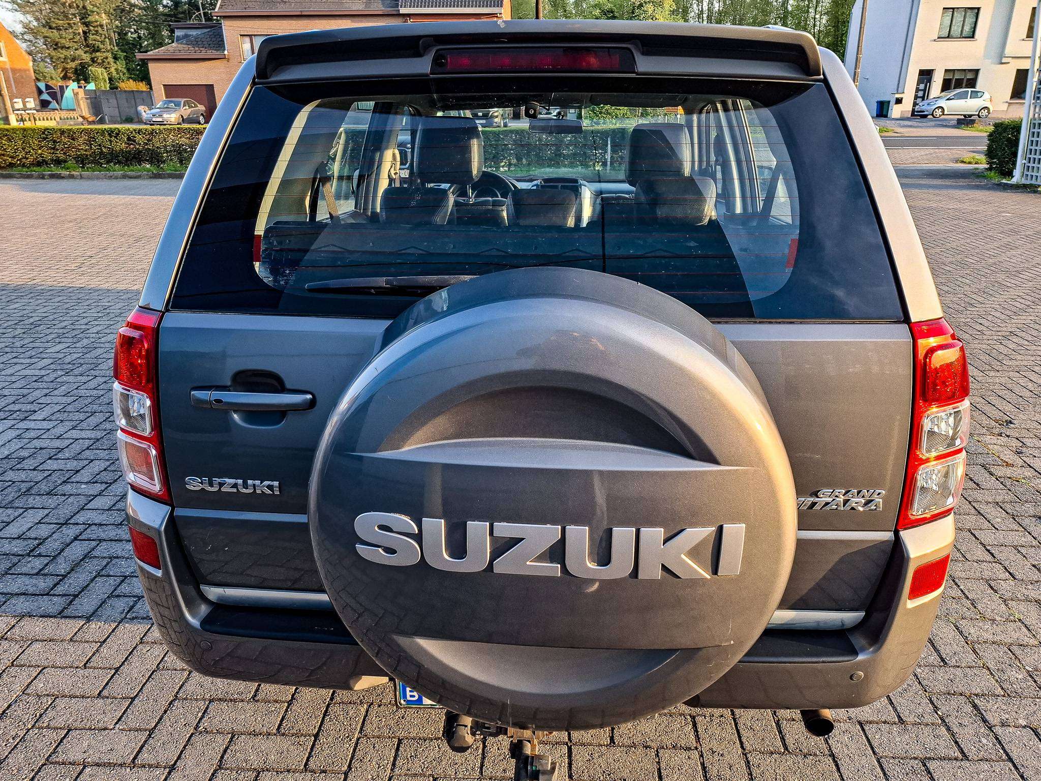 Suzuki Grand Vitara 2.0i JLX-E Benzine 4x4 Airco Trekhaak