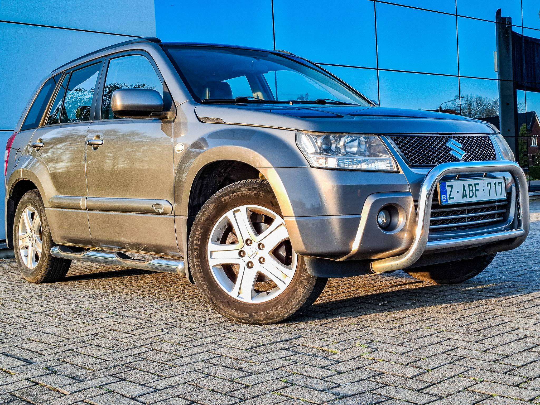 Suzuki Grand Vitara 2.0i JLX-E Benzine 4x4 Airco Trekhaak