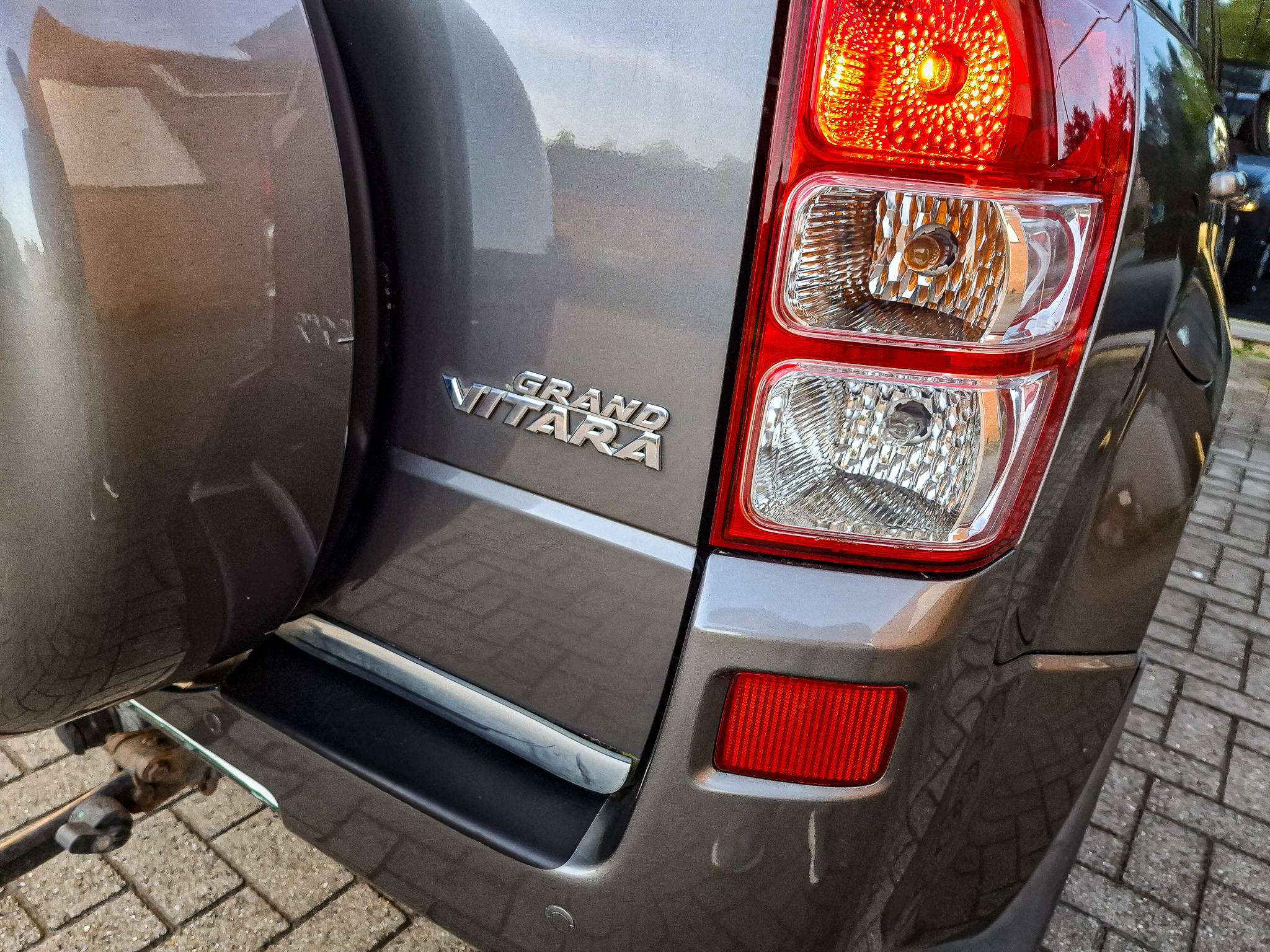 Suzuki Grand Vitara 2.0i JLX-E Benzine 4x4 Airco Trekhaak
