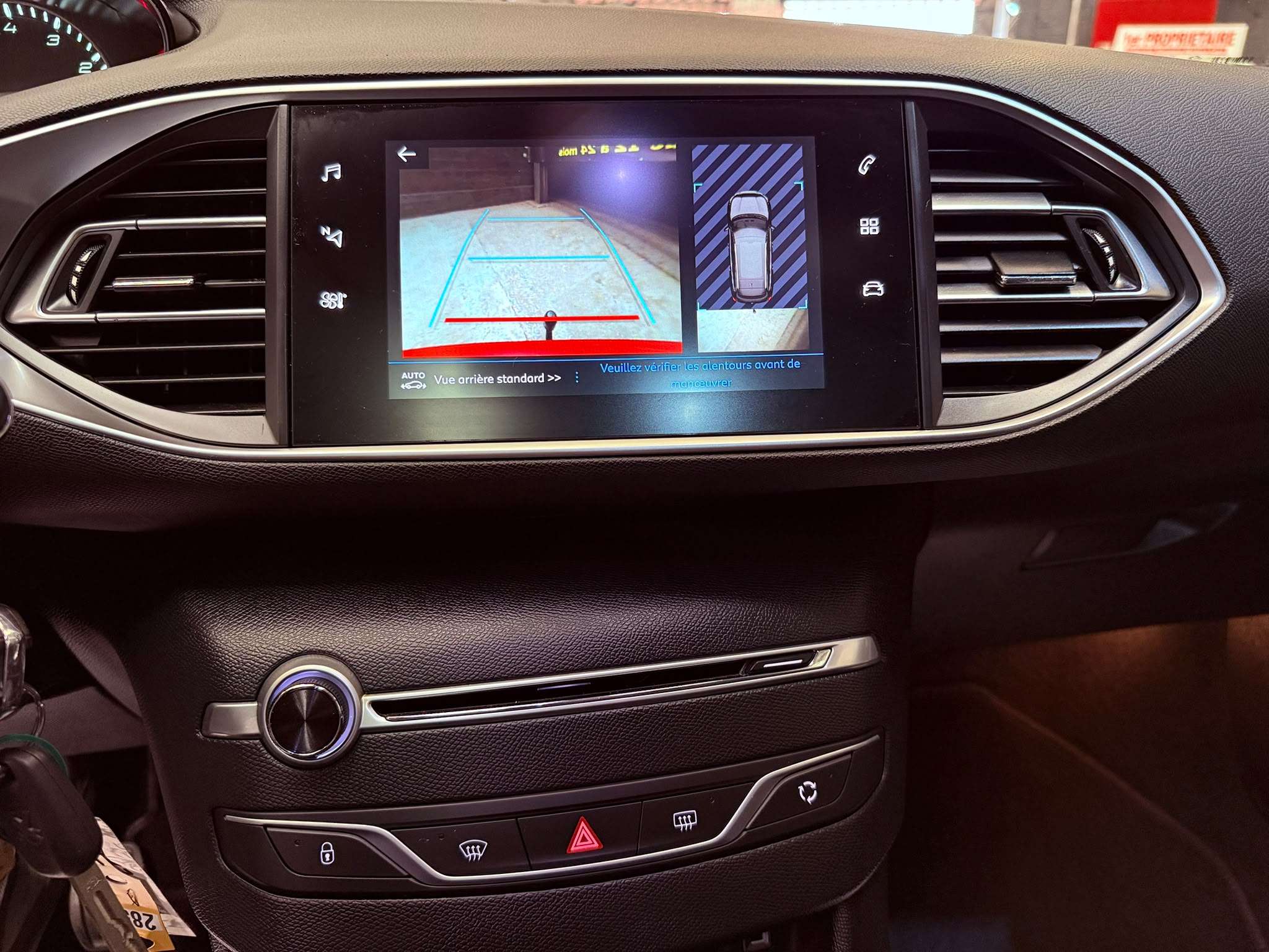 Peugeot 308 308 SW 1.2 PureTech Allure GPS Xénon Caméra Toit Pano CarPlay Att remorque
