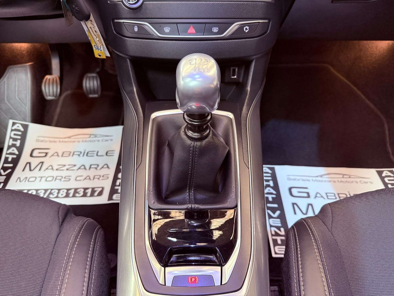 Peugeot 308 308 SW 1.2 PureTech Allure GPS Xénon Caméra Toit Pano CarPlay Att remorque