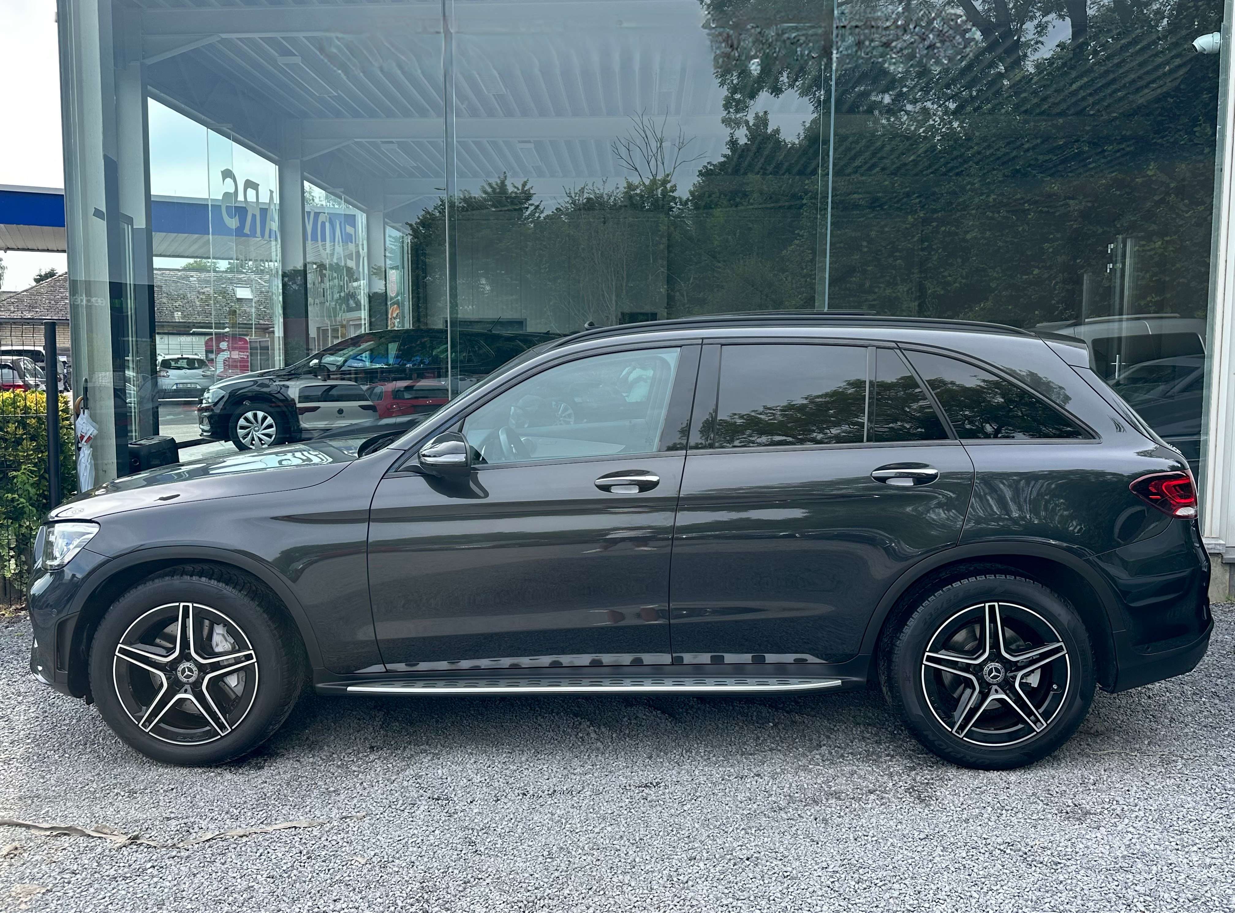 Mercedes-Benz GLC 200 2.0 4MATIC*FACELIFT*PACK AMG*PANO*FULL OPTIONS*BURMESTER*CAM 360°*AMBIENT LIGHT*1ER PROP*