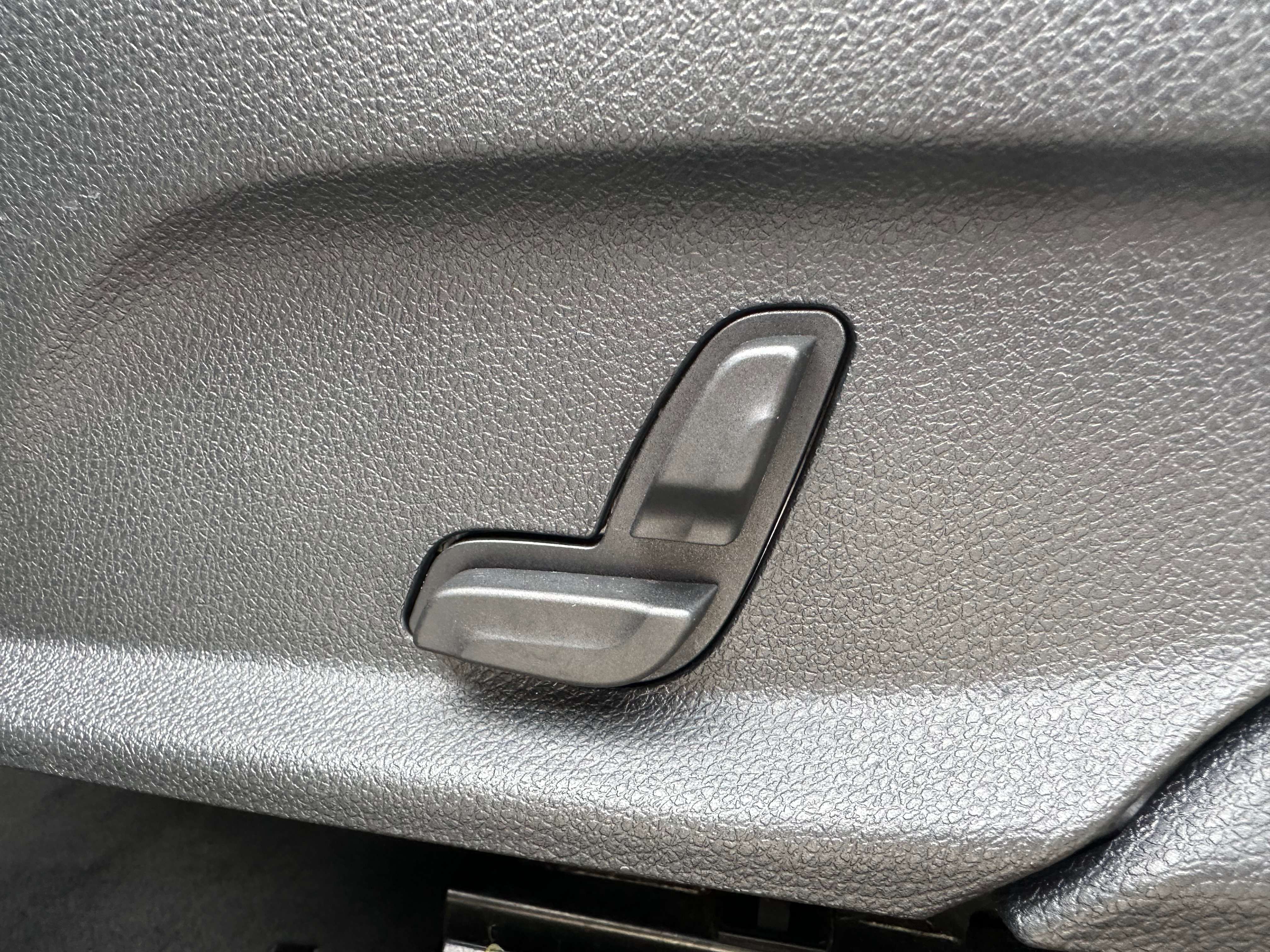 Mercedes-Benz GLC 200 2.0 4MATIC*FACELIFT*PACK AMG*PANO*FULL OPTIONS*BURMESTER*CAM 360°*AMBIENT LIGHT*1ER PROP*