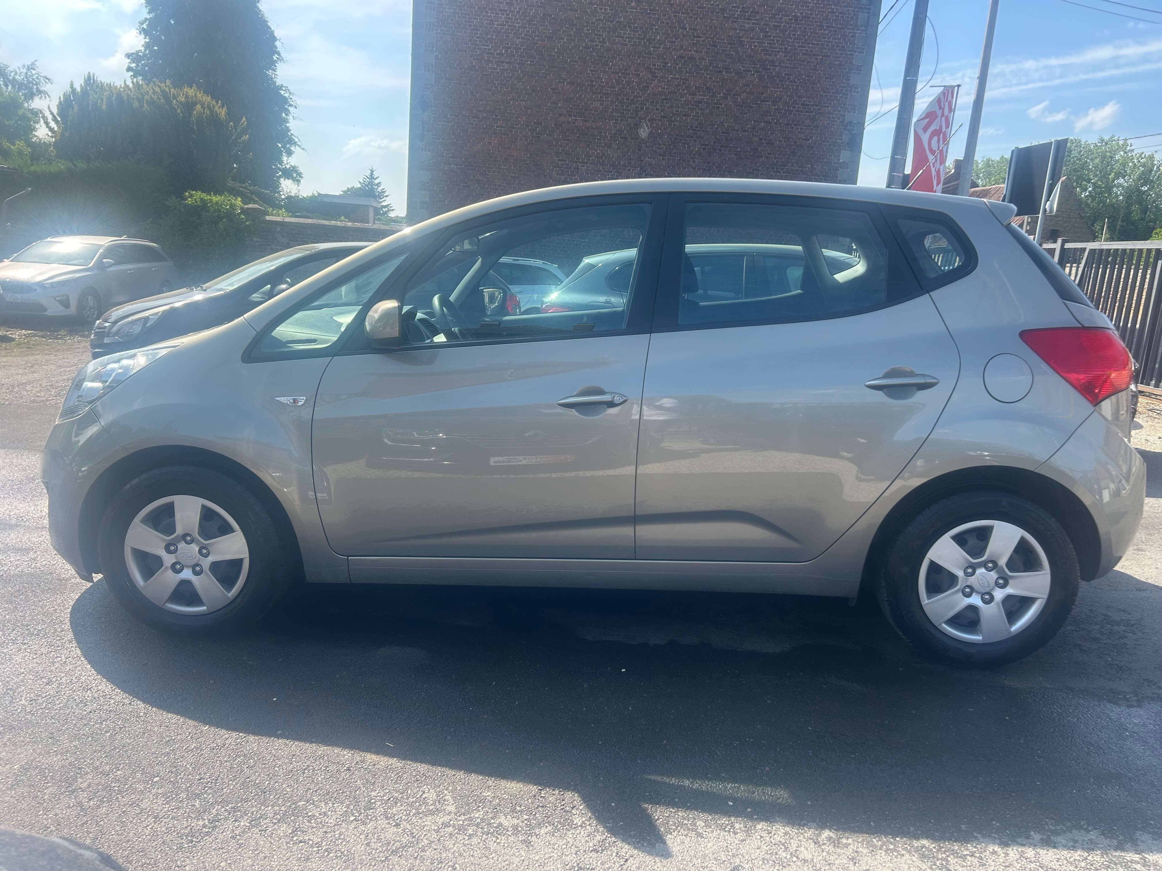 Kia Venga 1.4 CRDi Mind ISG EcoDynamics avec carnet d'entretien complet *** CLIM AUTO ***