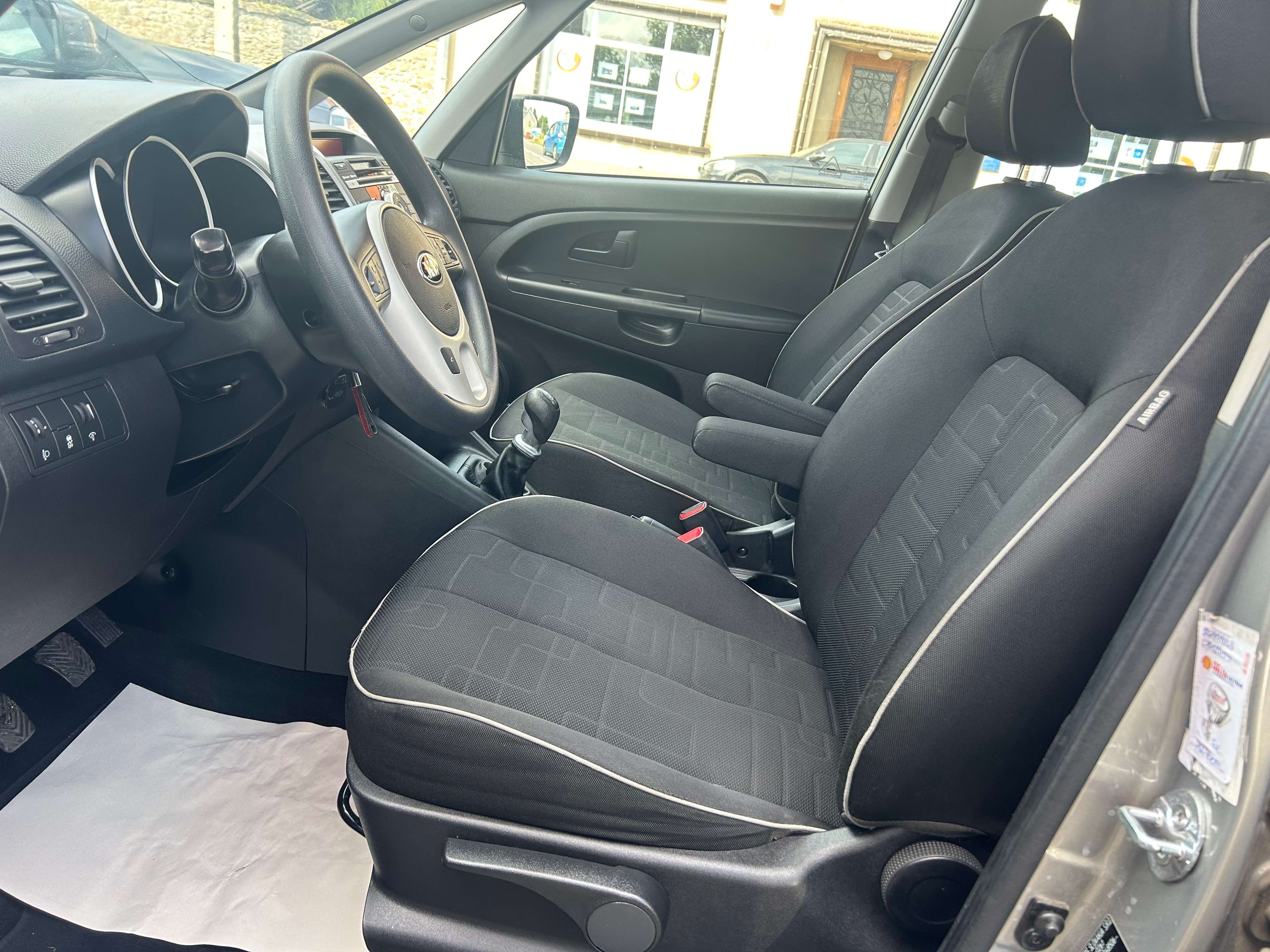 Kia Venga 1.4 CRDi Mind ISG EcoDynamics avec carnet d'entretien complet *** CLIM AUTO ***