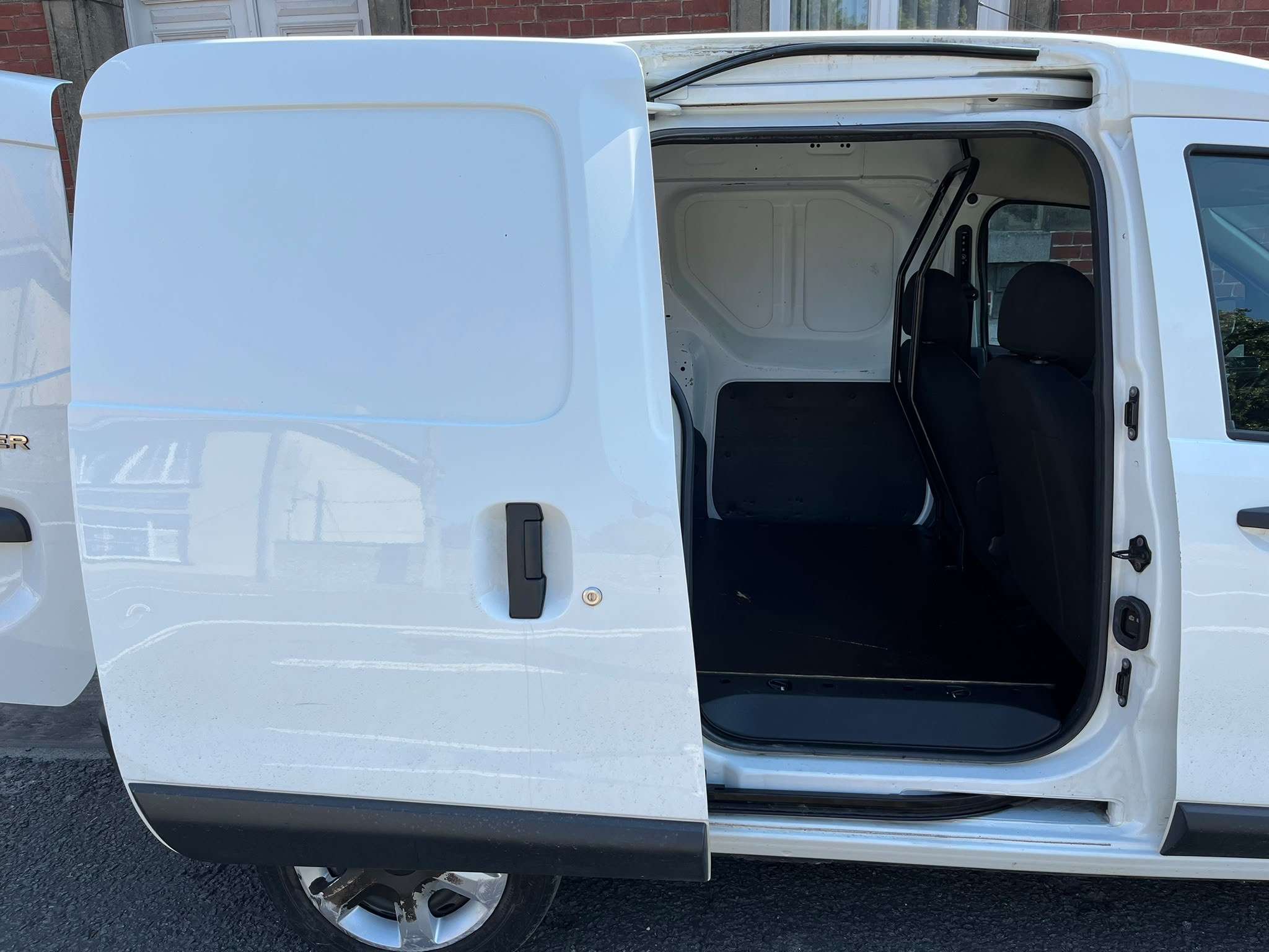 Dacia Dokker Van UTILITAIRE 1.6i SCe EURO6C 1ER PROPRIO *** CAPTEURS/BLUETOOTH ***