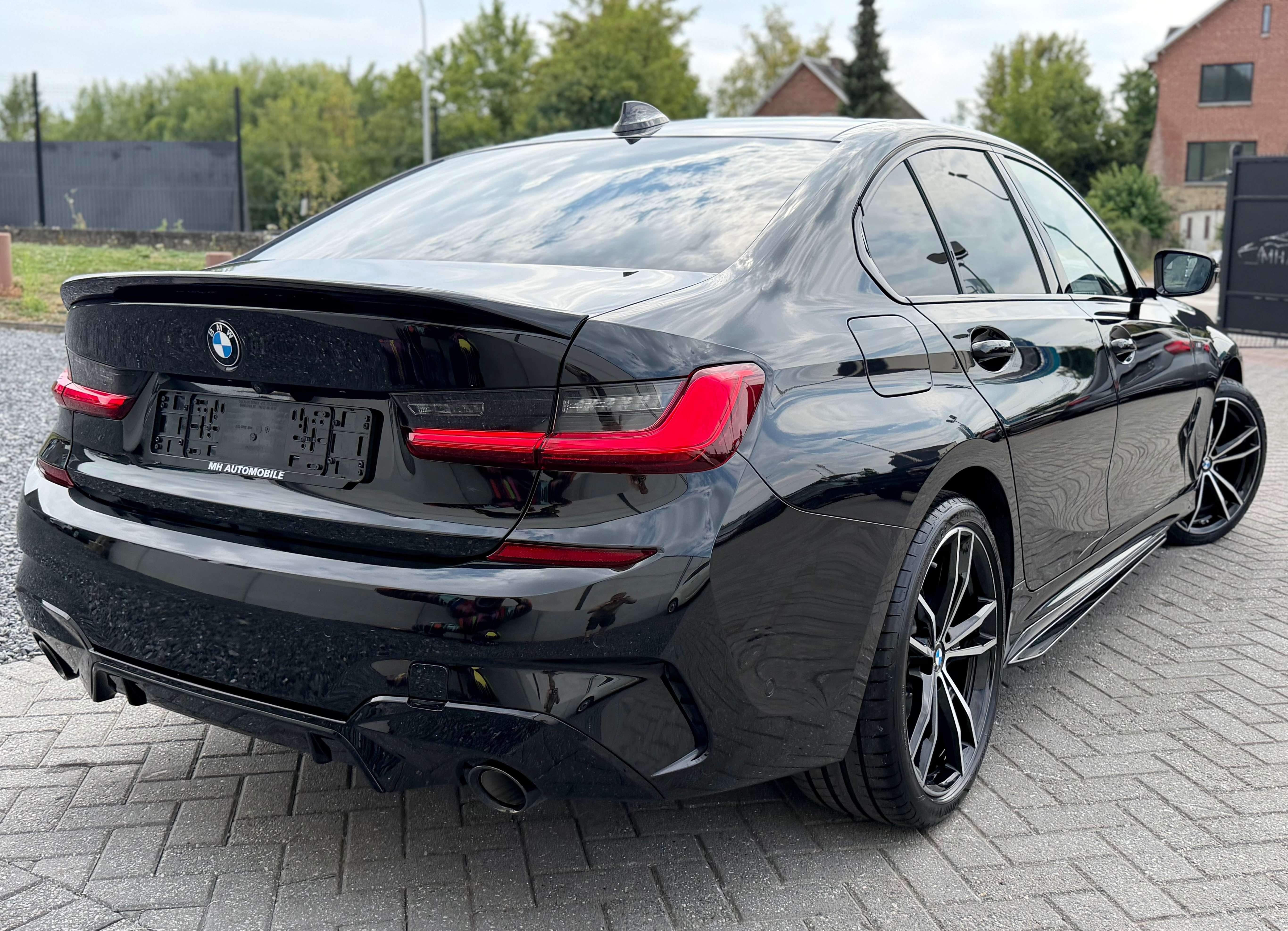 BMW 330 330eA PHEV Pack M NETTO 26.405€
