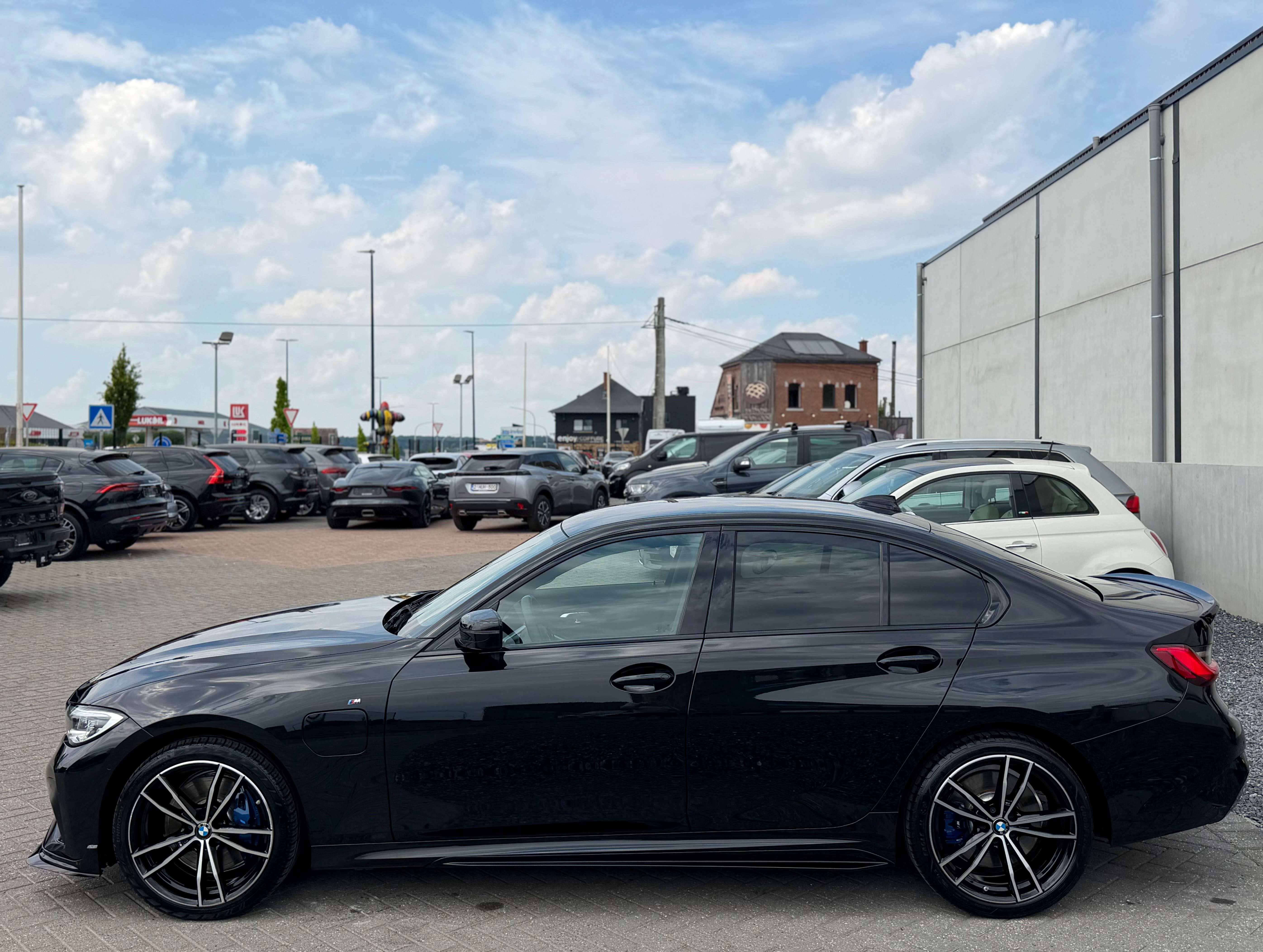 BMW 330 330eA PHEV Pack M NETTO 26.405€