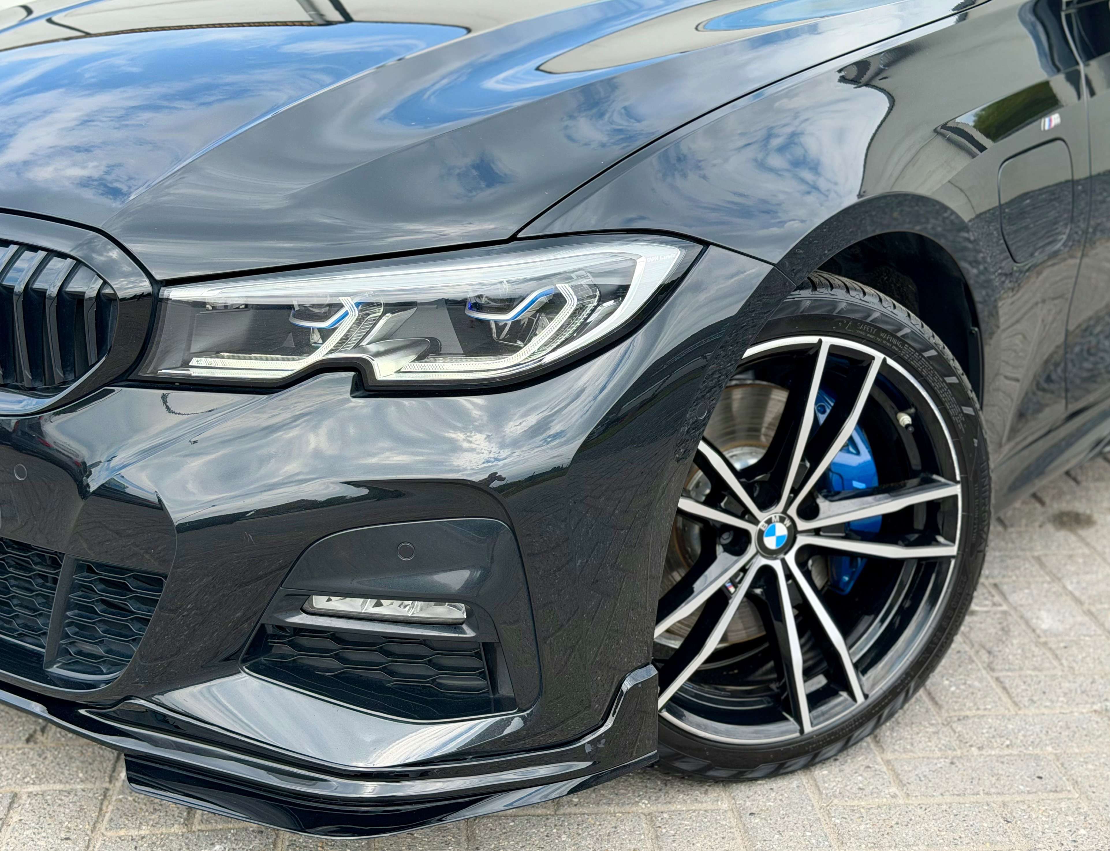 BMW 330 330eA PHEV Pack M NETTO 26.405€