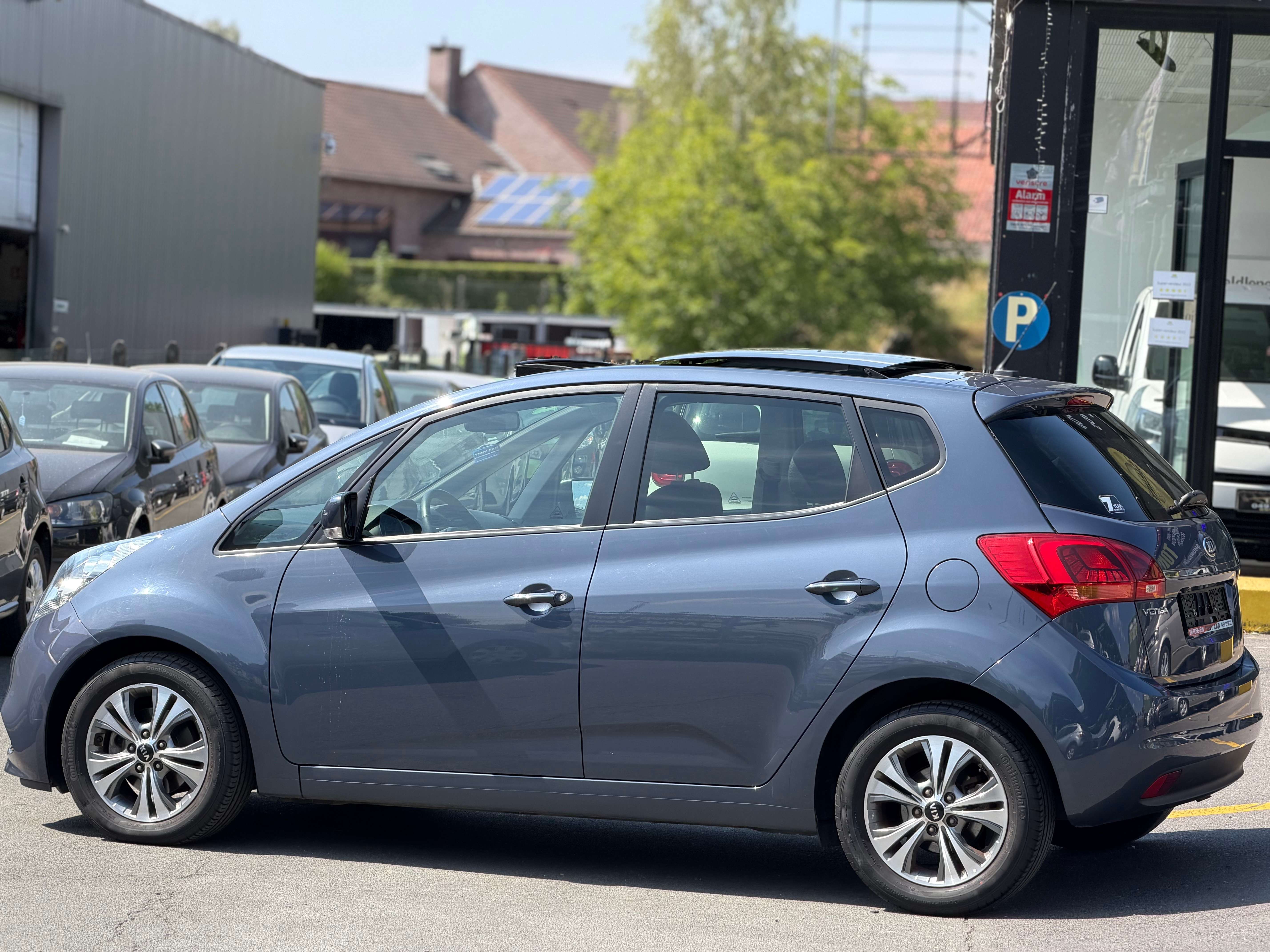 Kia Venga Boîte auto 1.6i*NAVI*CAMERA*PANO*BT*USB*