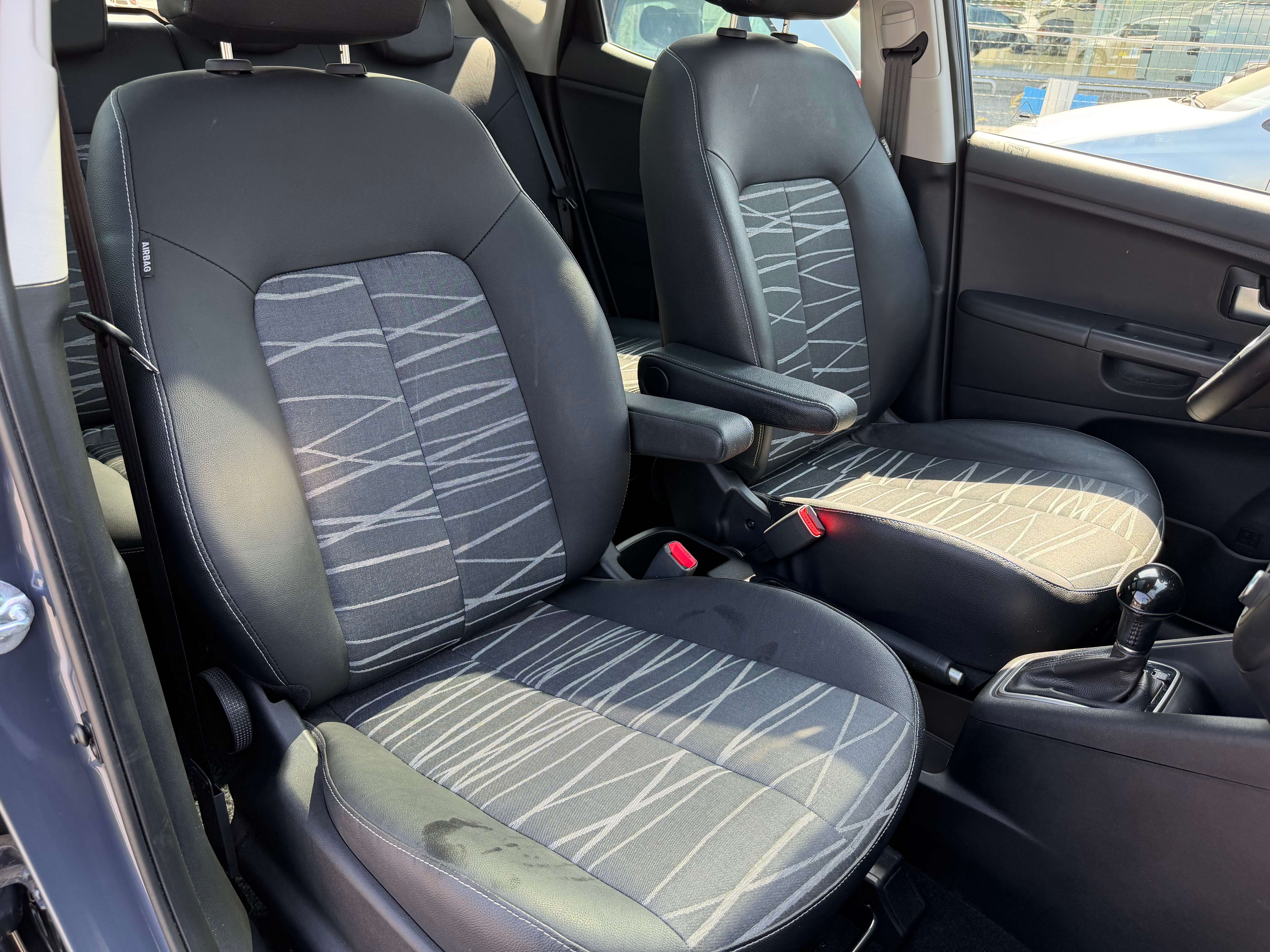 Kia Venga Boîte auto 1.6i*NAVI*CAMERA*PANO*BT*USB*