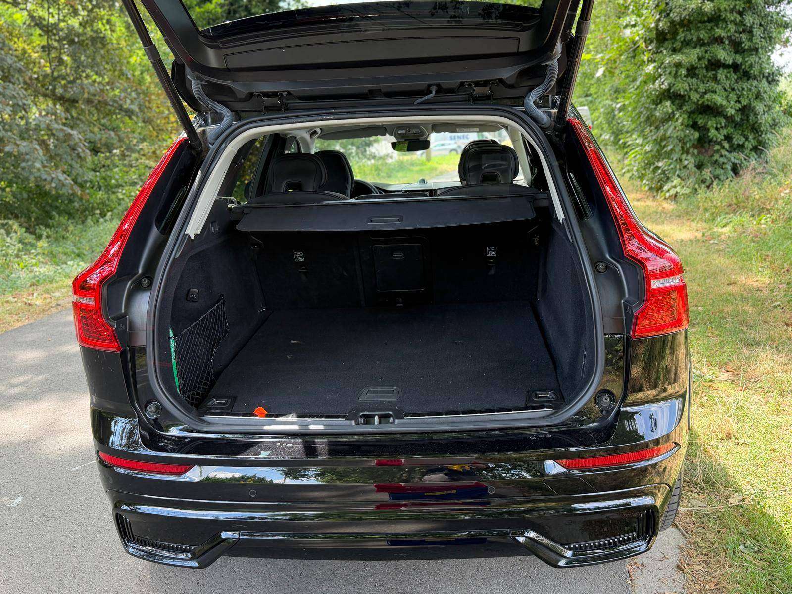 Volvo XC60 2.0 T8 PHEV AWD - Ultimate - Full Option - 228KW