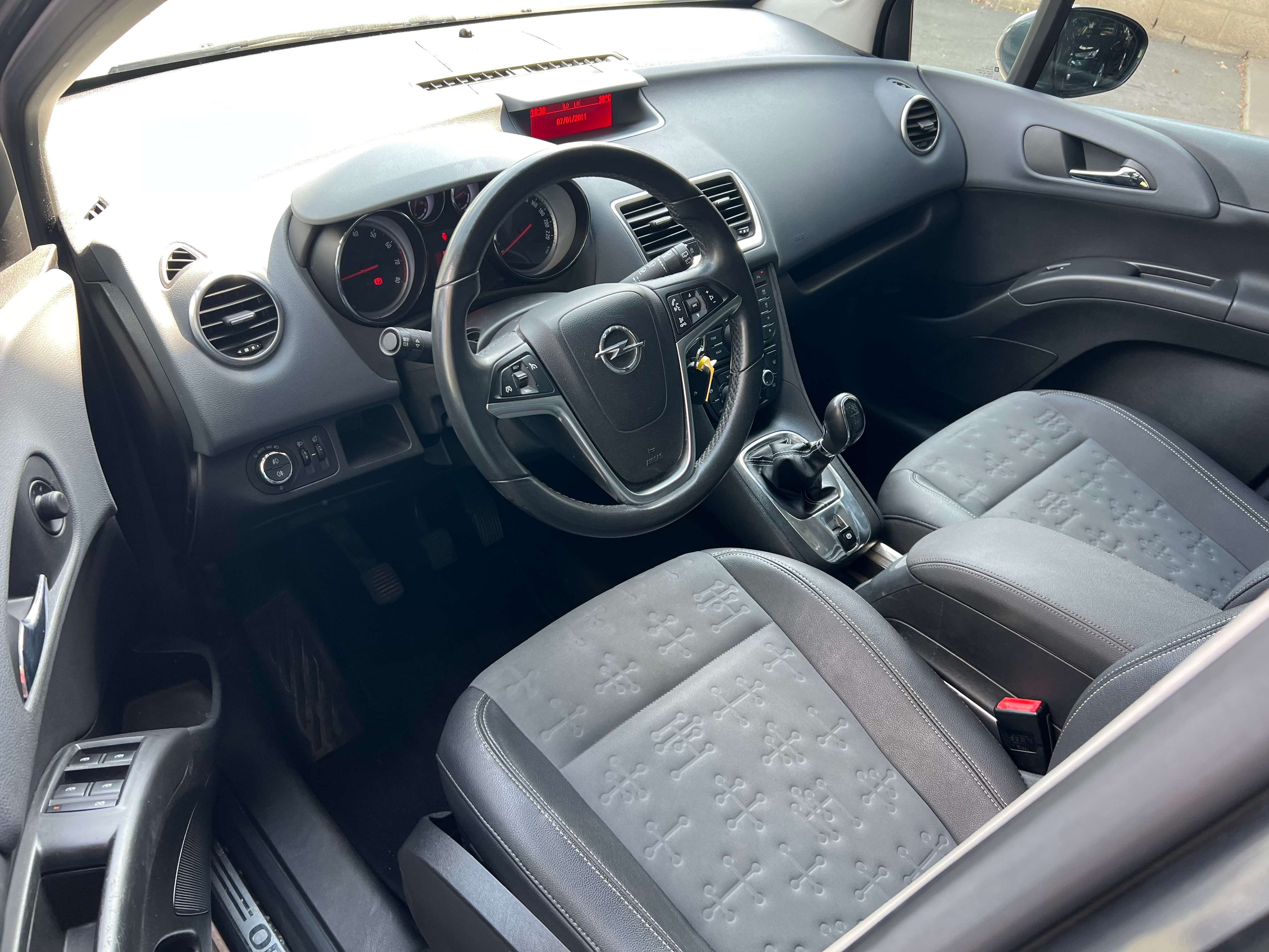 Opel Meriva 1.4i Black Edition + CLIM + CAR-PASS