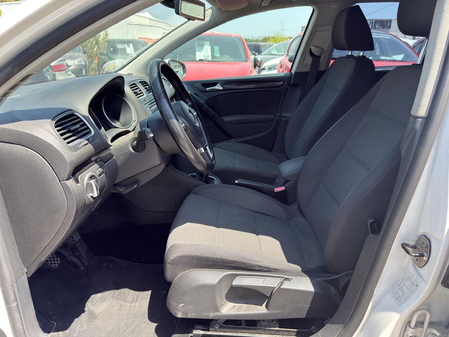 Volkswagen GOLF VI 1.6 TDI 105CH BLUEMOTION FAP CONFORTLINE BUSINESS 5P