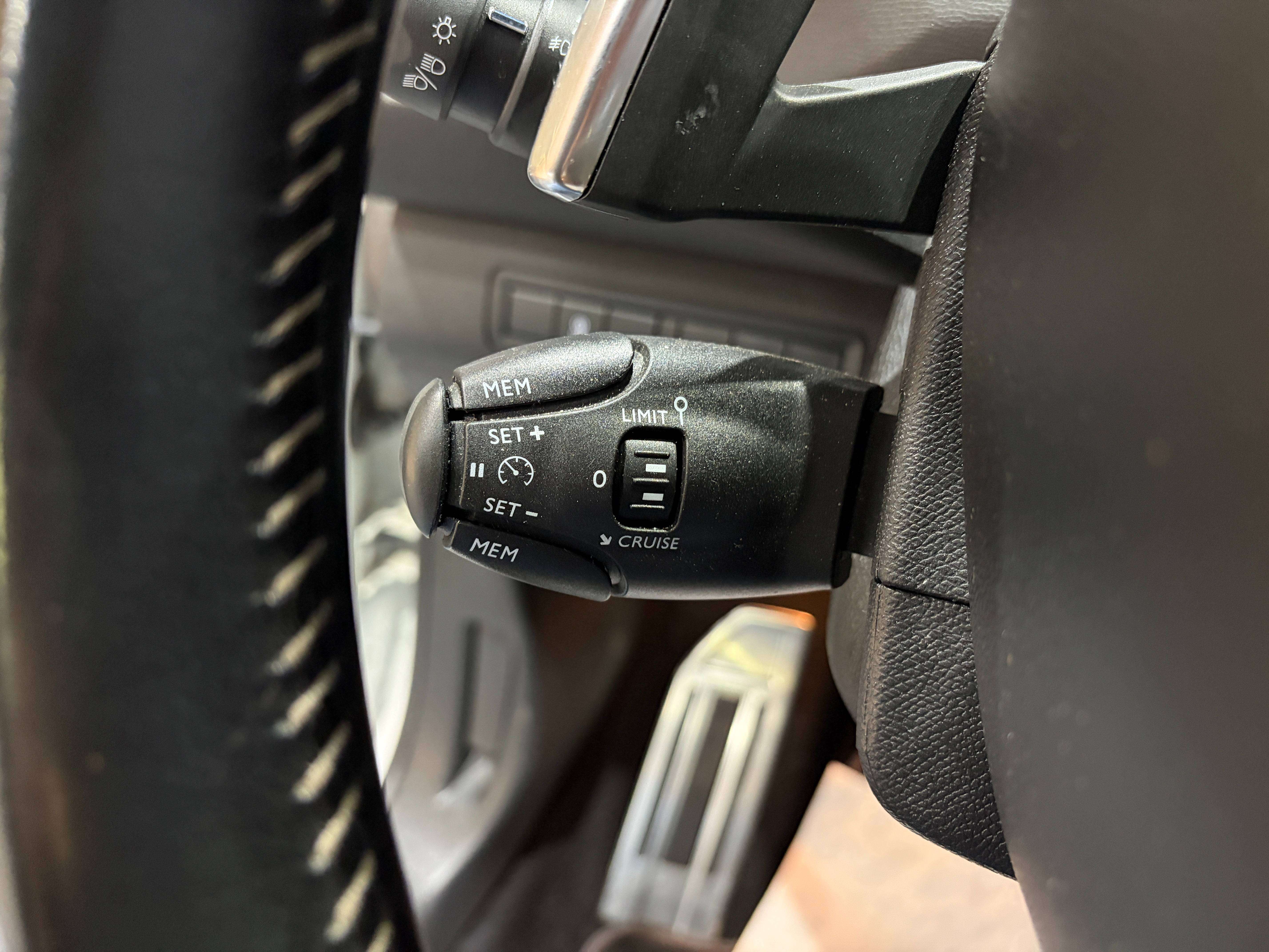 Peugeot 308 1.5 BlueHDi *CARPLAY*CRUISE CONTROL*CAMERA*LED*GARANTIE*